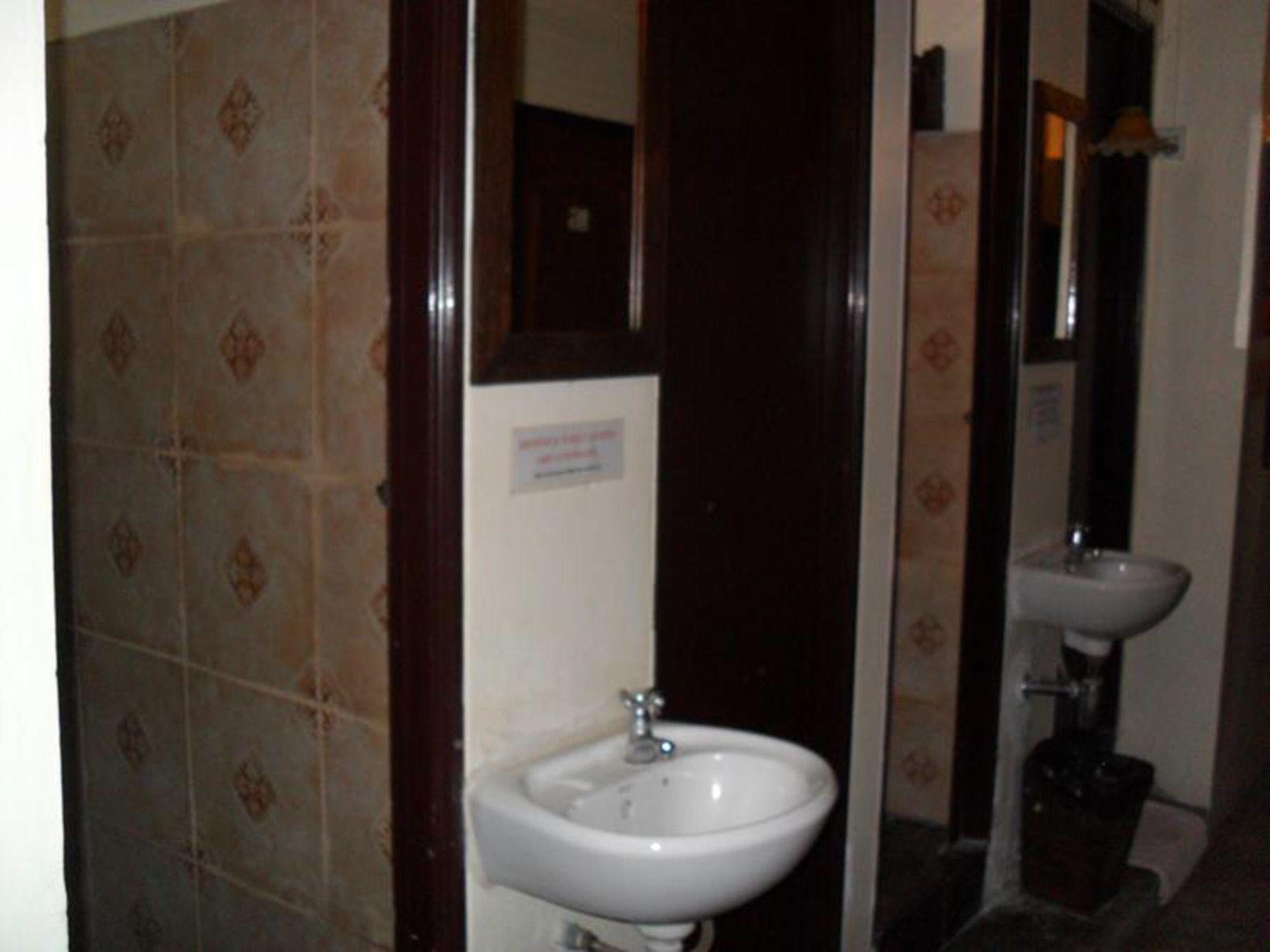 Equipamiento de Habitación YHA Bangkok Airport - Hostel
