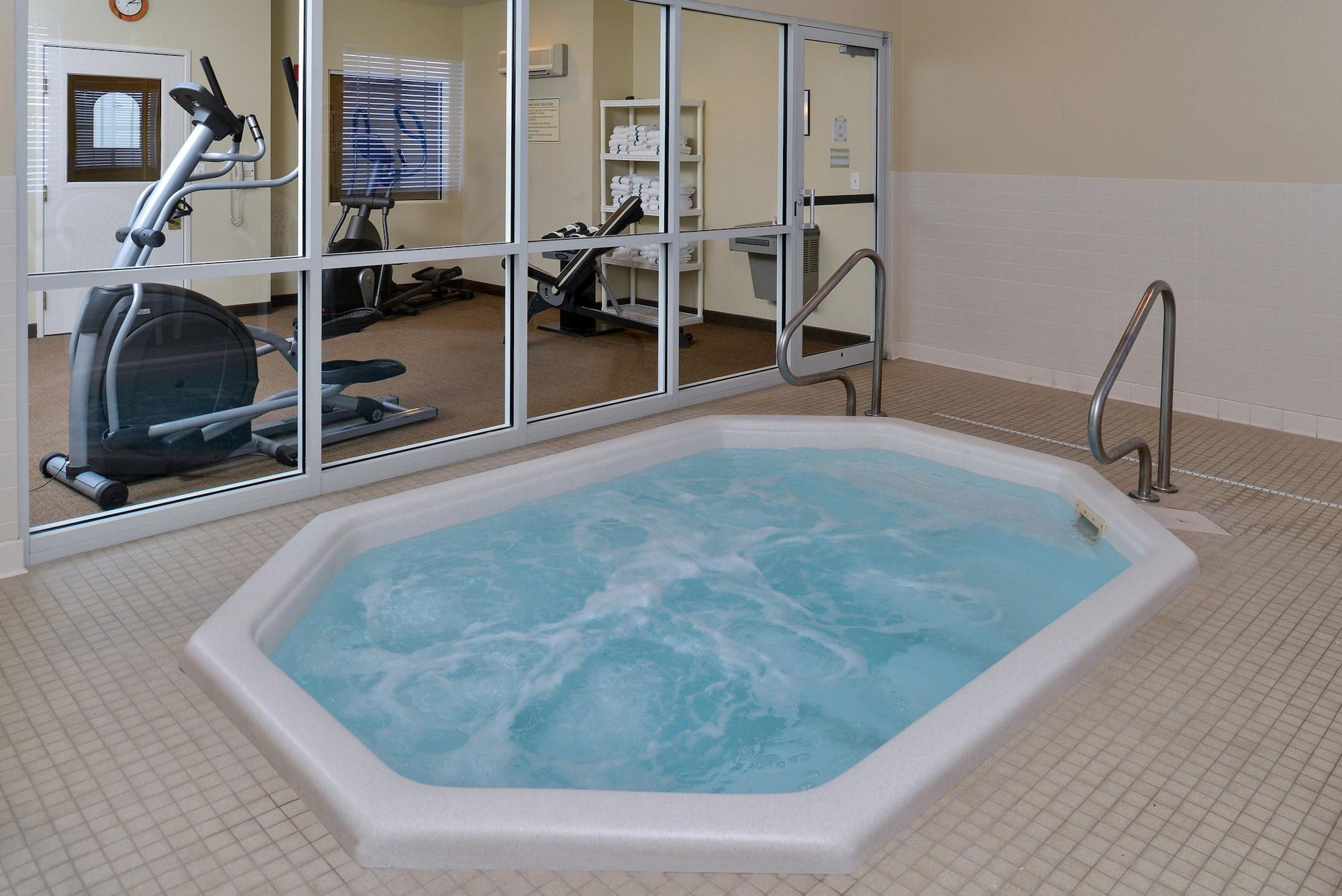 Spa MainStay Suites Fargo - I-94 Medical Center