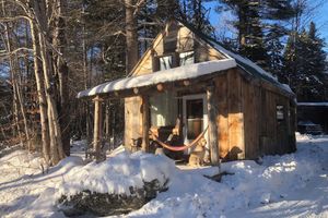Renta temporal - Cabin-Swim-Brook View-Woodfired Sauna-Firepit-Woodstove-7 min to Stratton-Dog OK