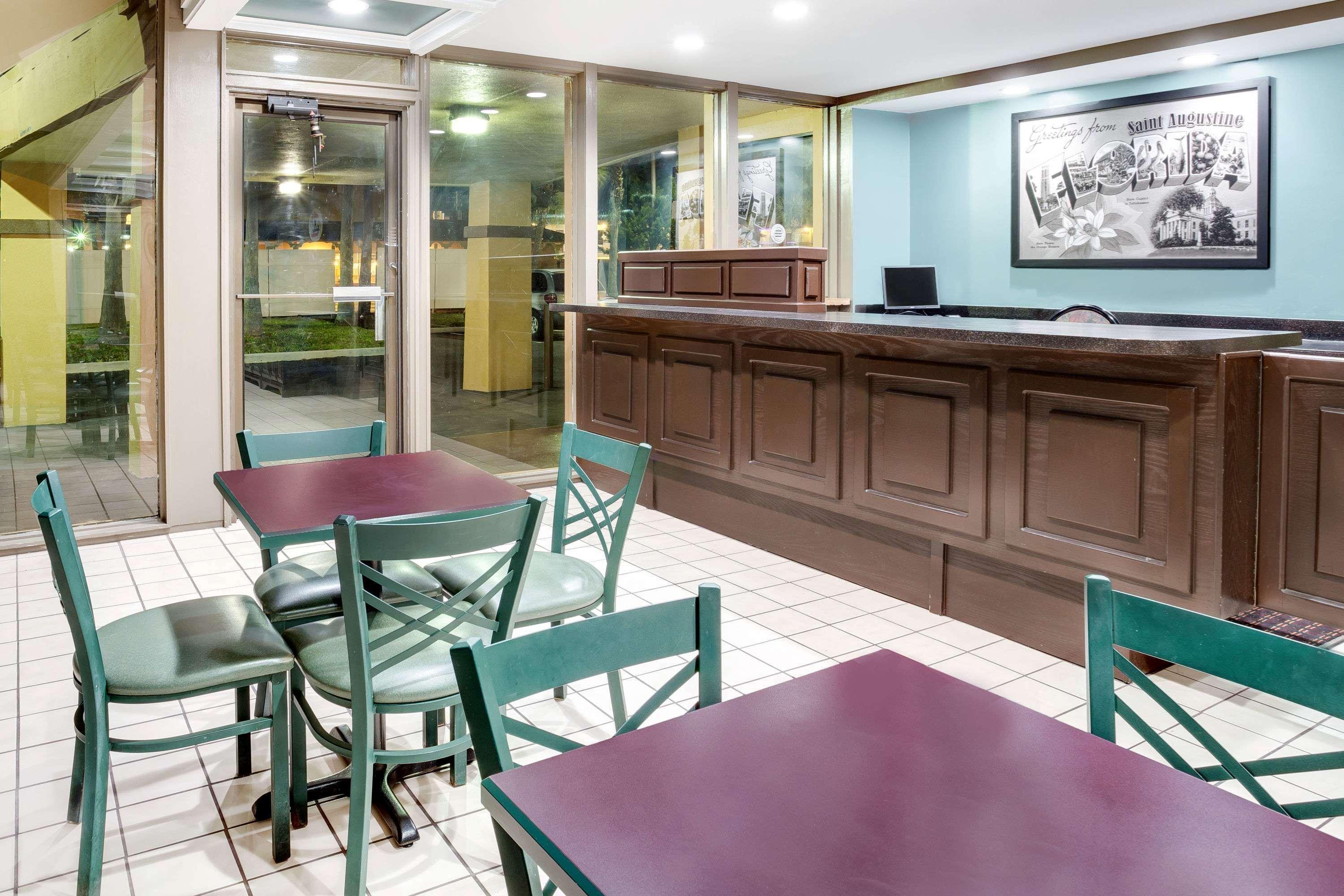 Vista Lobby Super 8 by Wyndham St. Augustine