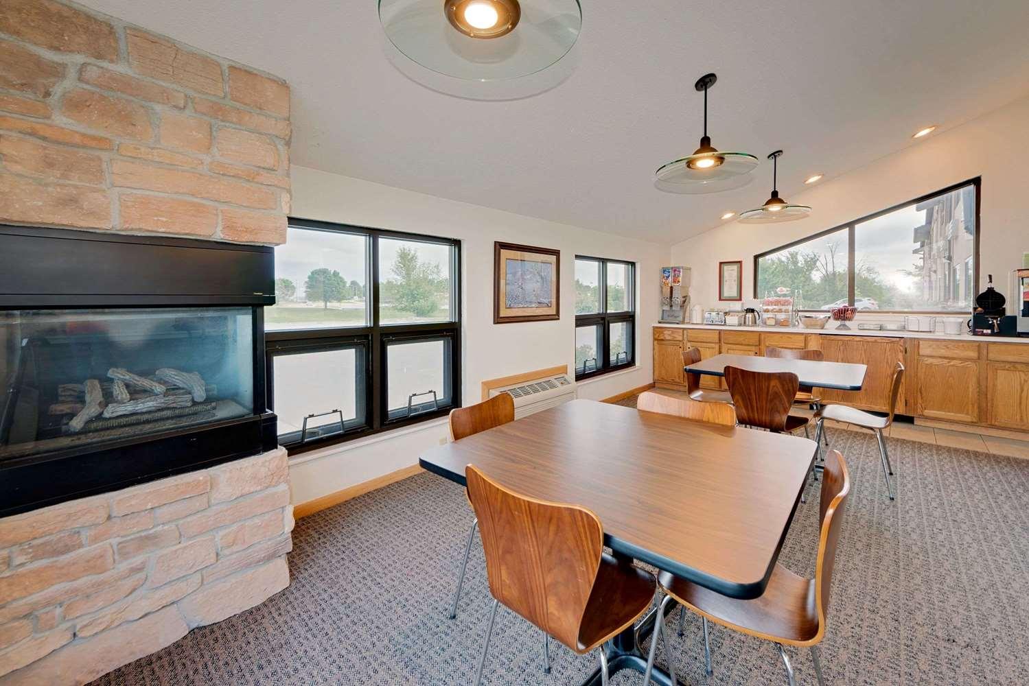 Restaurant Super 8 by Wyndham Centerville