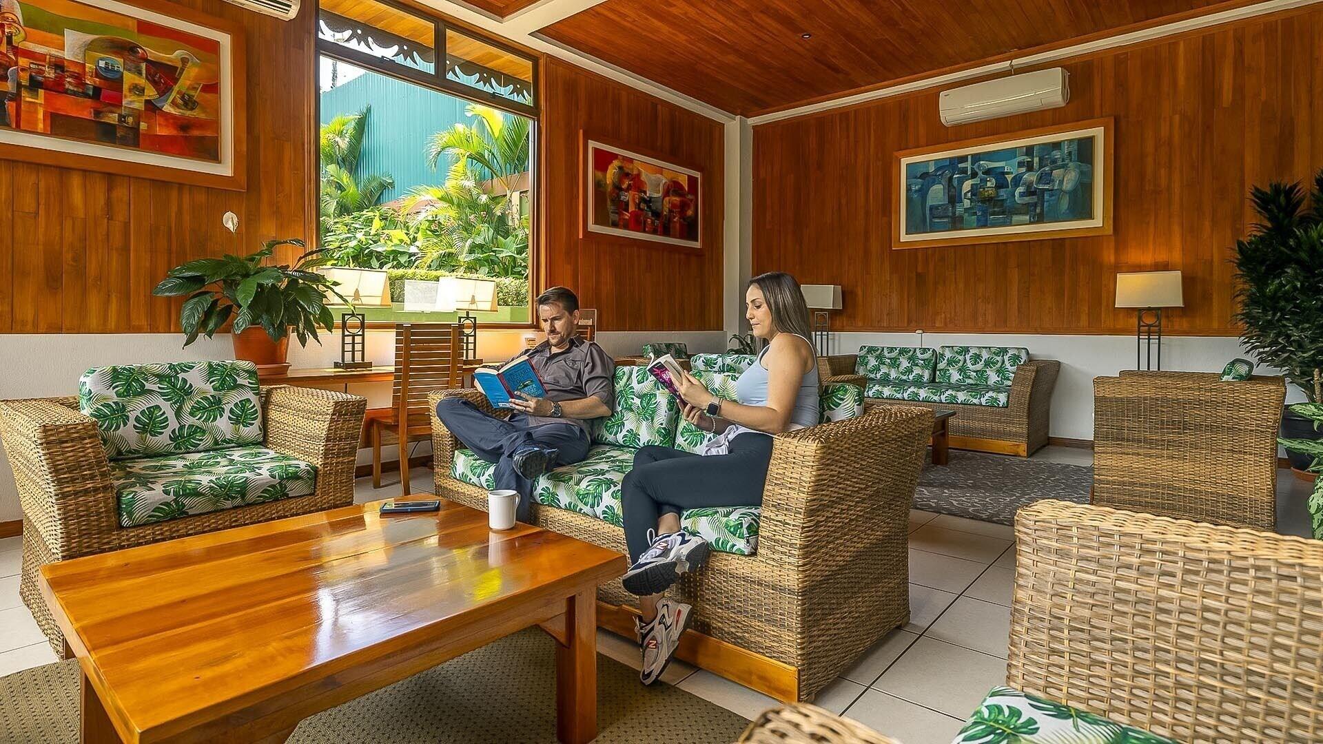 Vista Lobby Ficus Sunset Suites