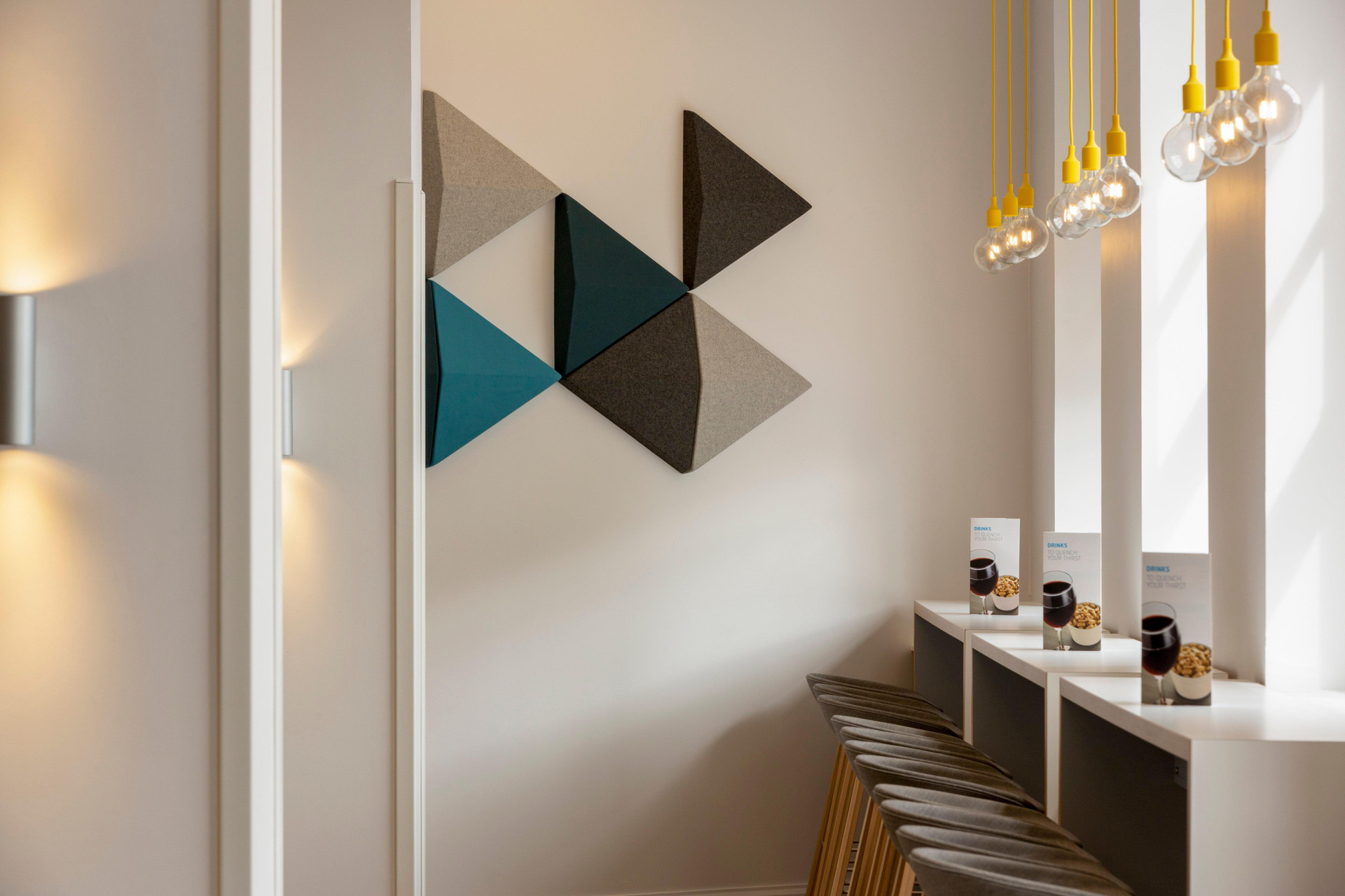 Vista Lobby Holiday Inn Express - Edinburgh City Centre by IHG