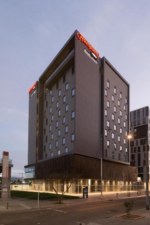 Vista Exterior Hampton By Hilton Bogotá Airport