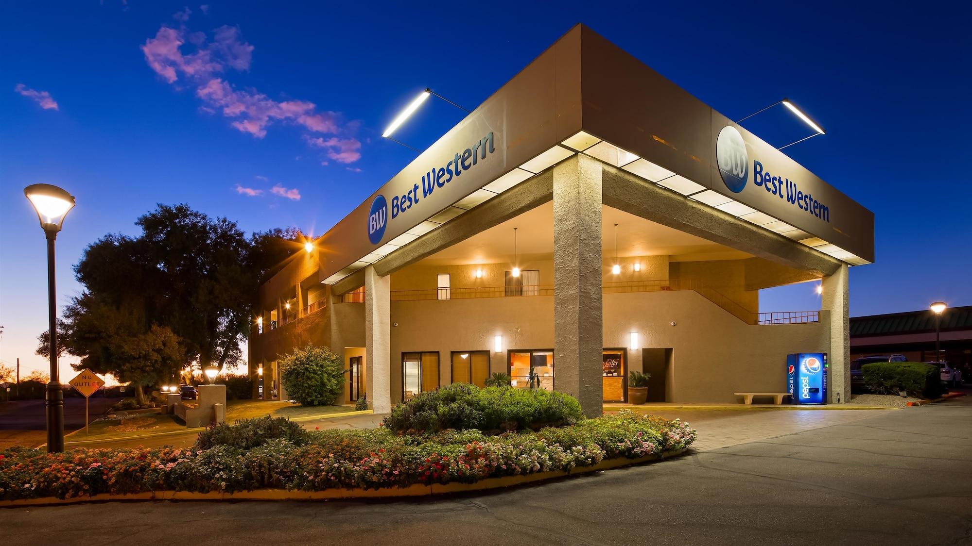 Vista Exterior Best Western InnSuites Tucson Foothills Hotel & Suites