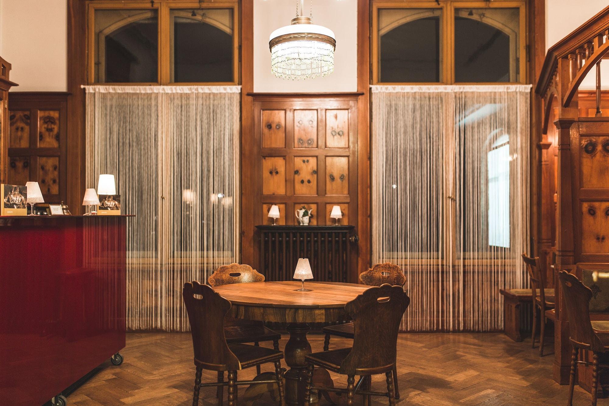 Bar/Salón Hotel Kurhaus Bergün