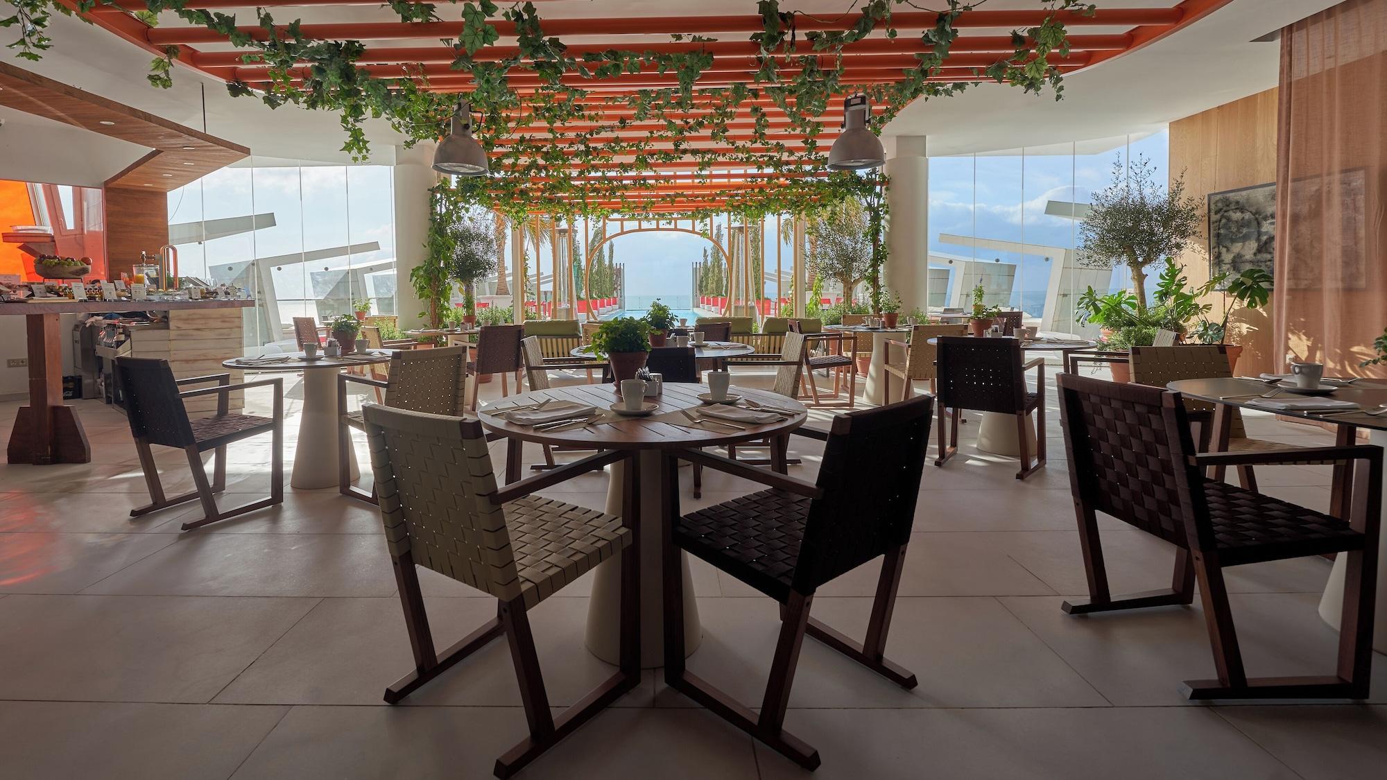 Restaurant Leiro Residences - Preferred Hotels & Resorts