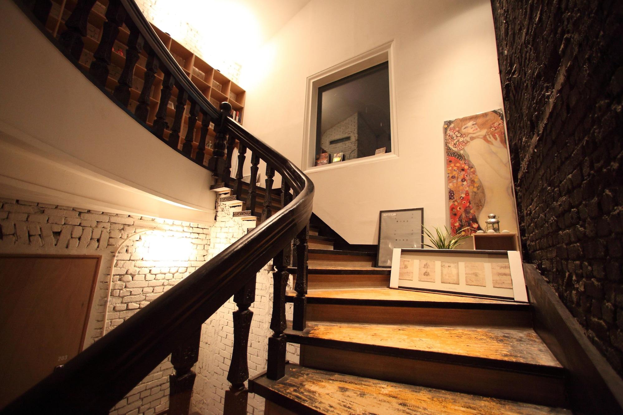 Varios House740