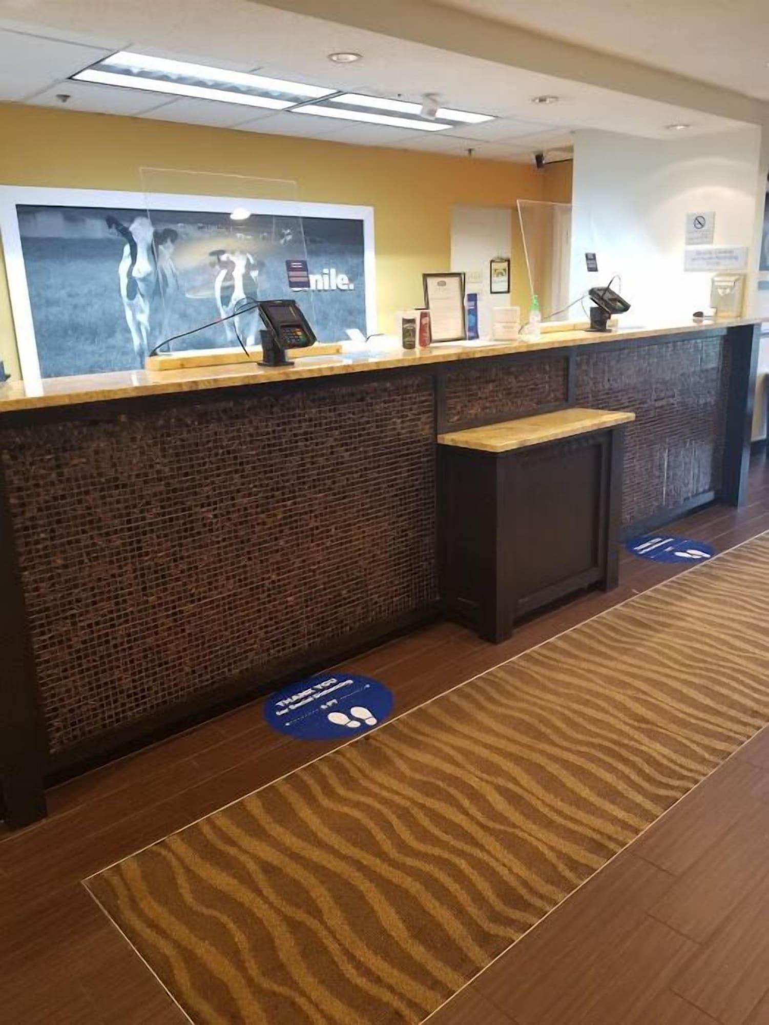 Vista Lobby Hampton Inn Henderson