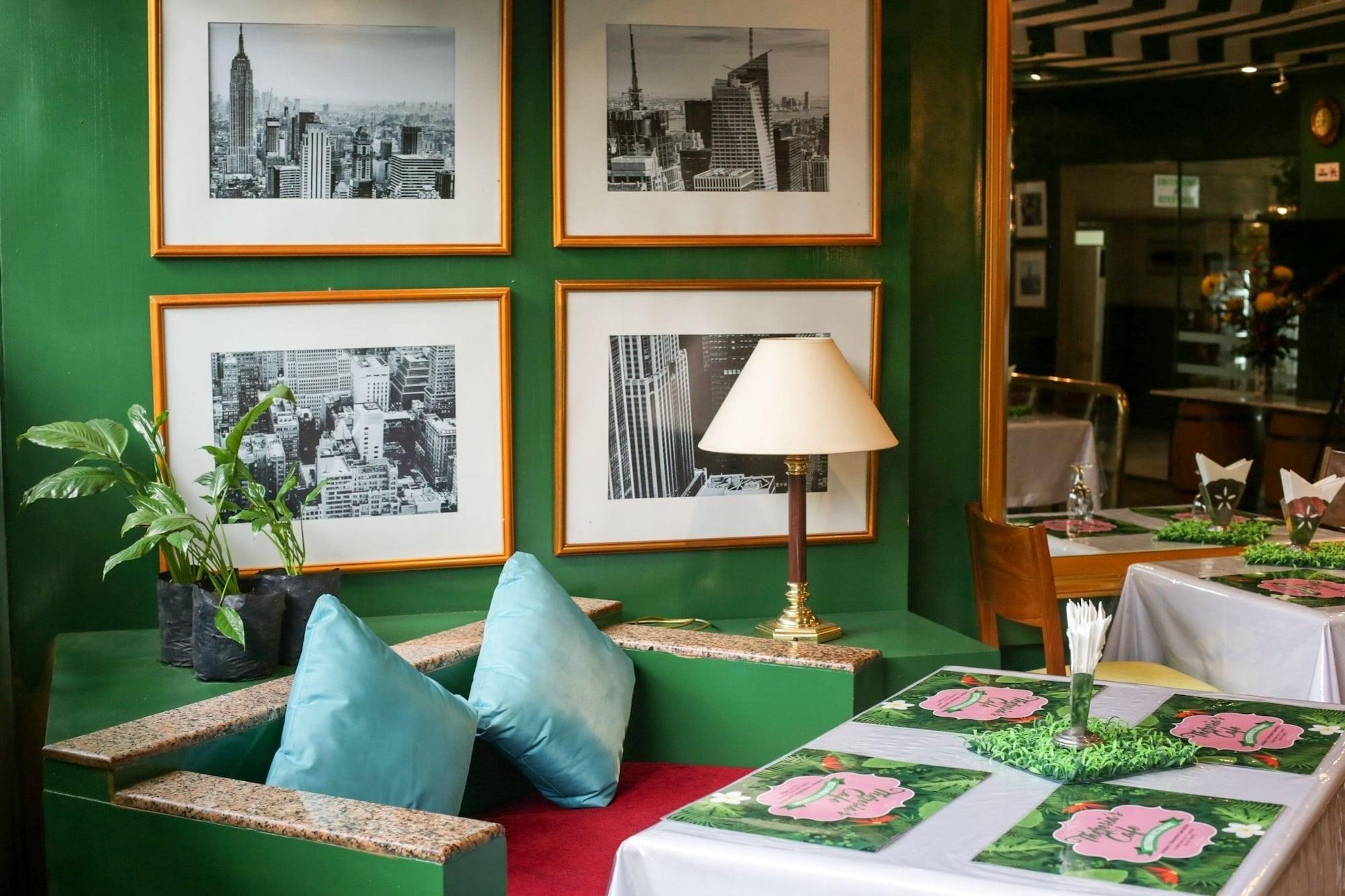 Restaurant Johns Pardede International Hotel