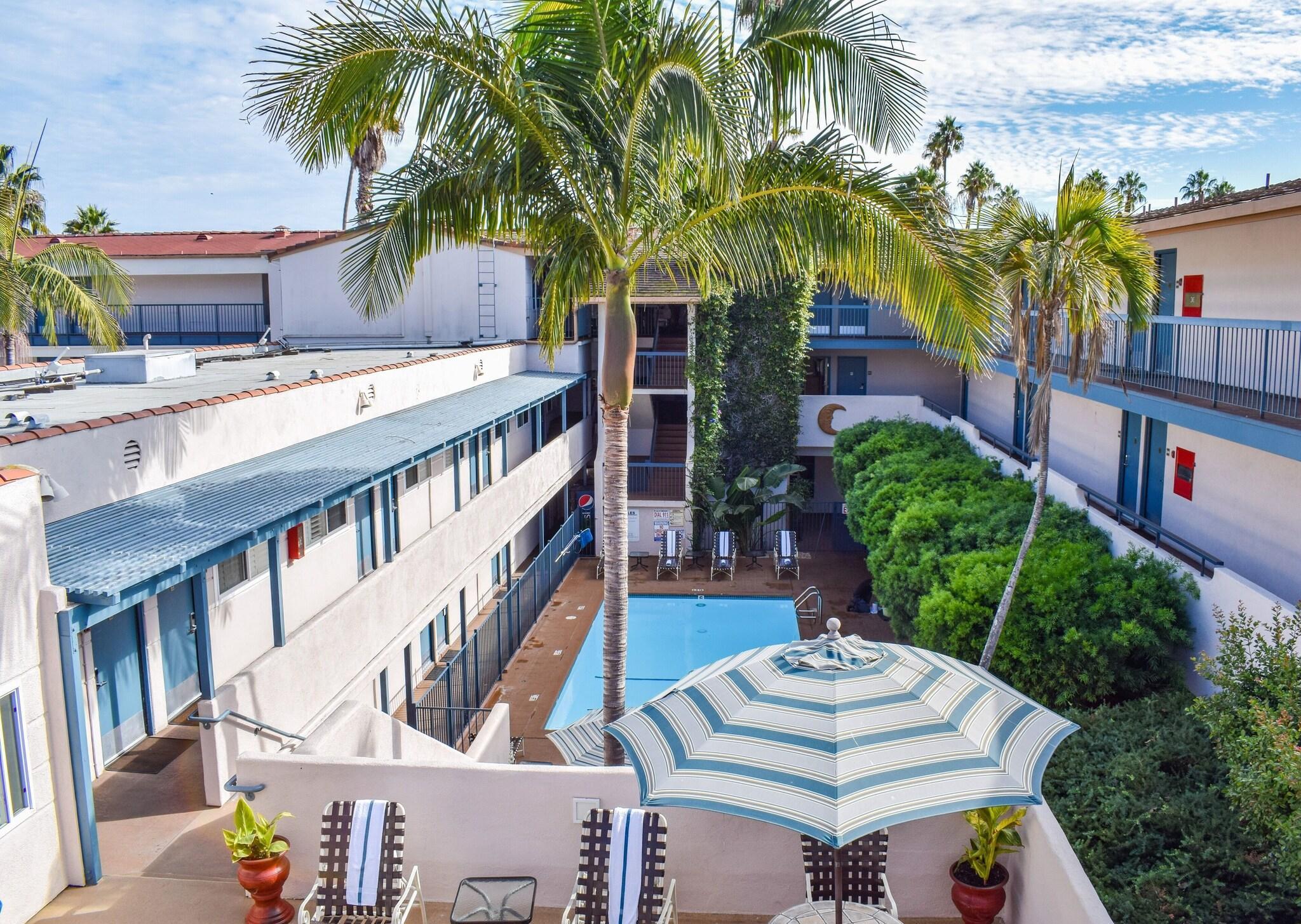 Varios Beachside Inn