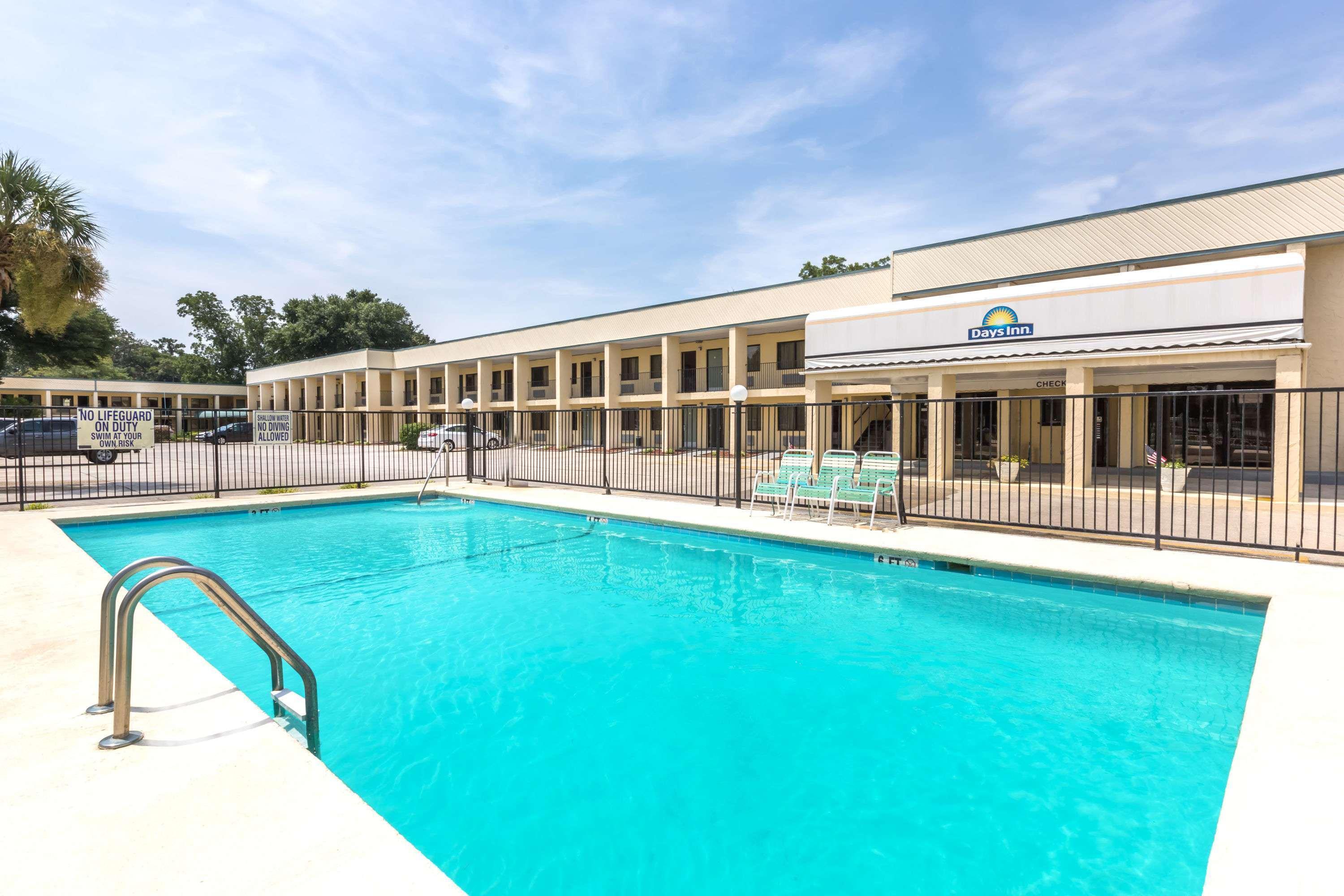 Vista Piscina Days Inn by Wyndham Little River
