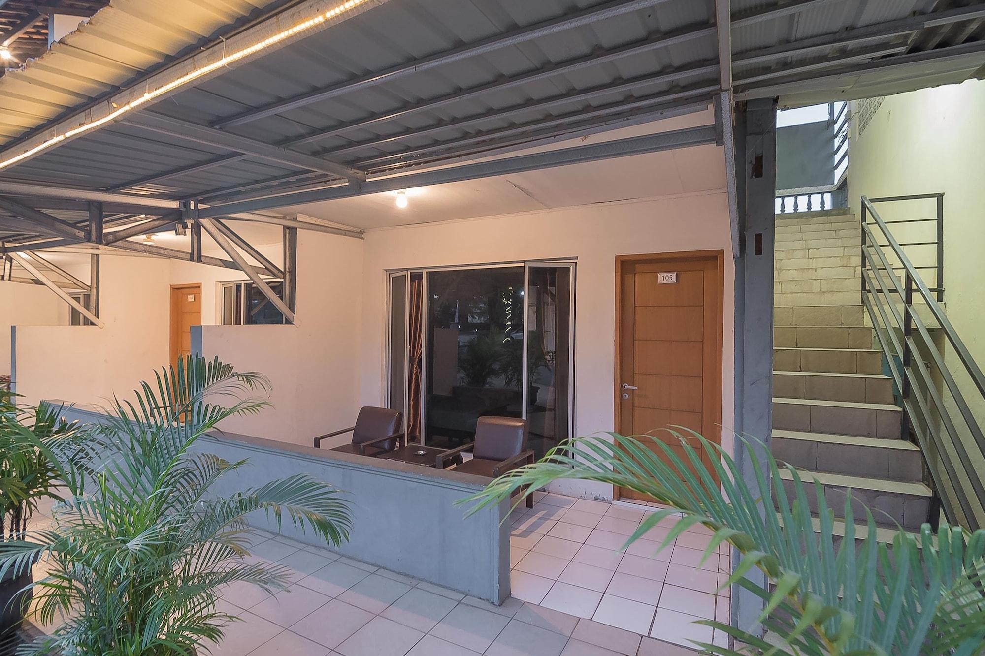 Vista Exterior RedDoorz near Alun Alun Subang