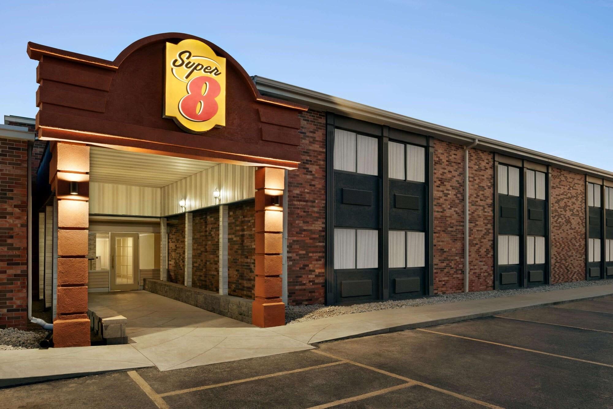 Vista Exterior Super 8 by Wyndham Des Moines