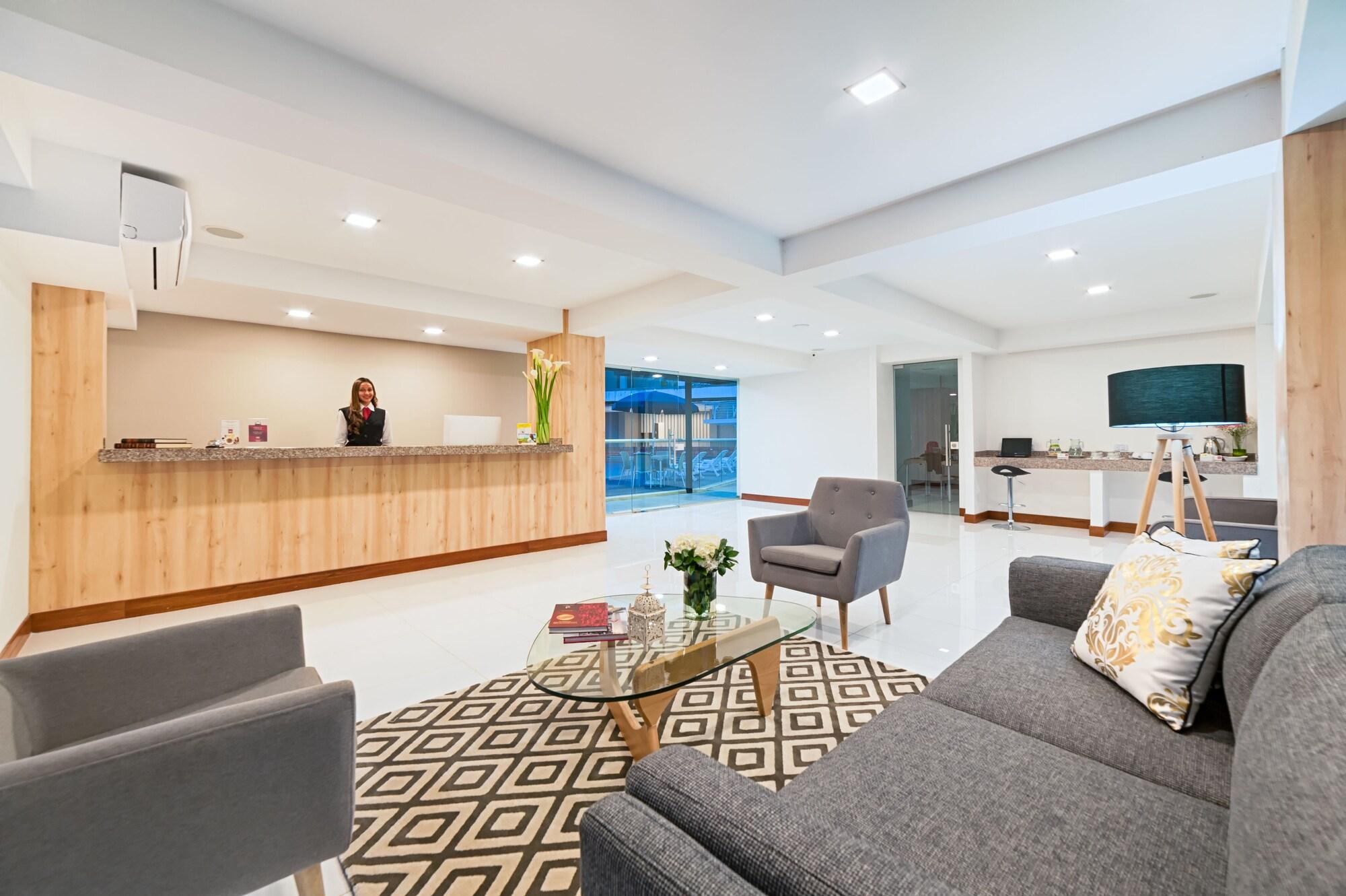 Vista Lobby Hotel Blue 66