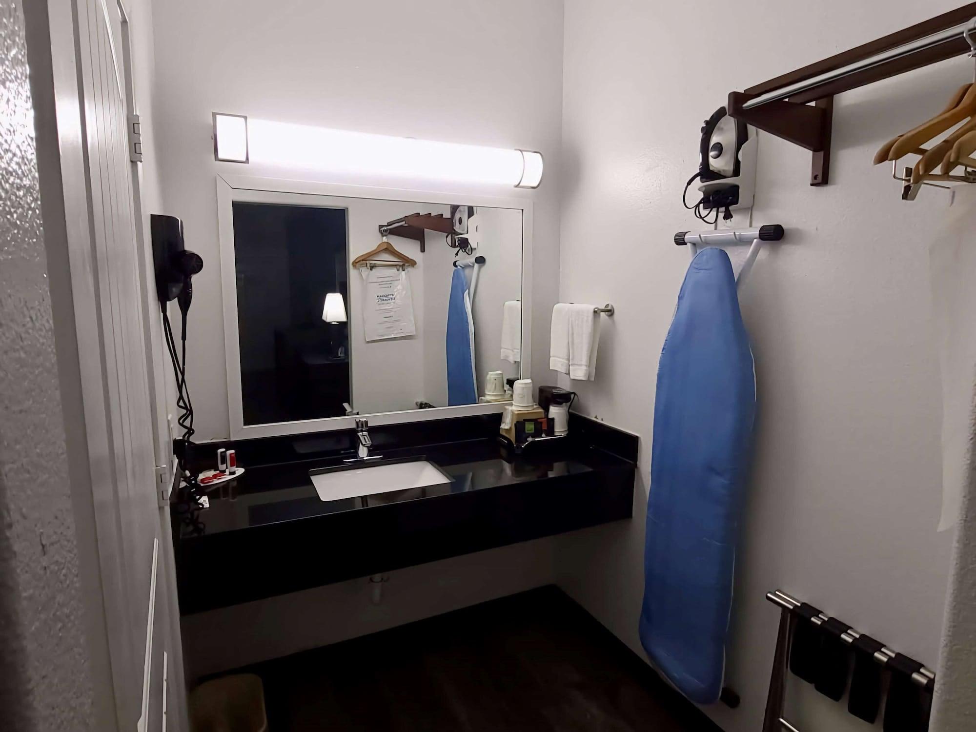 Equipamiento de Habitación Super 8 by Wyndham Forney/East Dallas