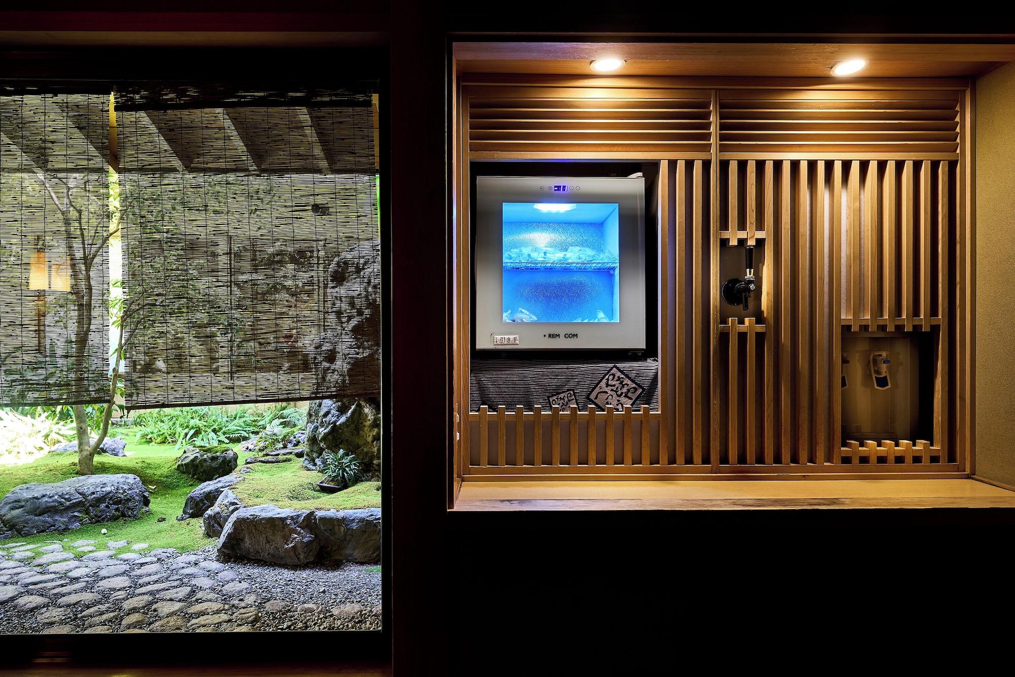 Bar/Salón Yamatoya Besso