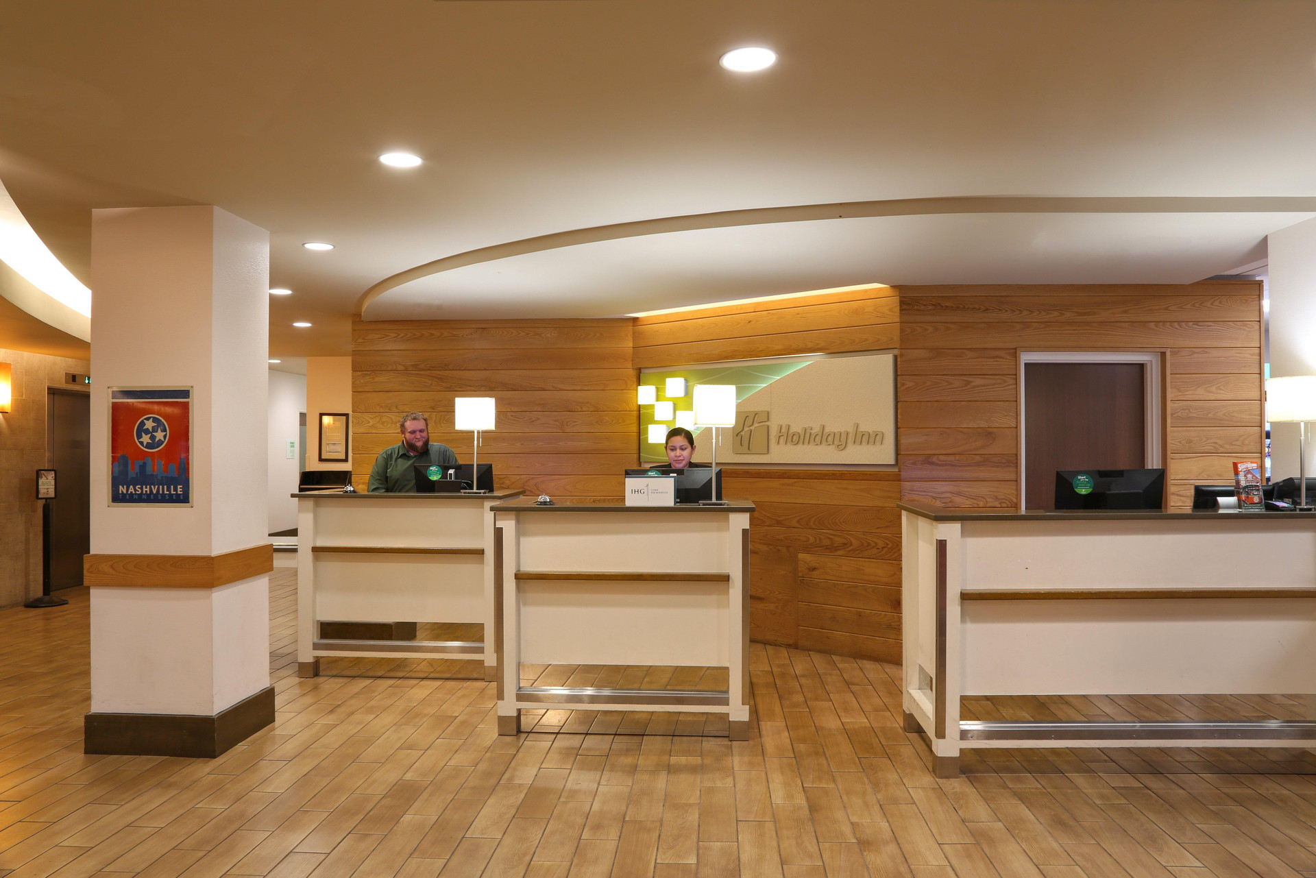 Vista Lobby Holiday Inn Nashville - Vanderbilt (Dwtn) by IHG