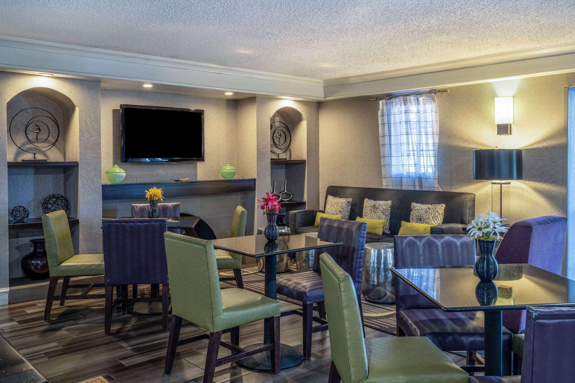 Vista Lobby La Quinta Inn by Wyndham Sacramento North