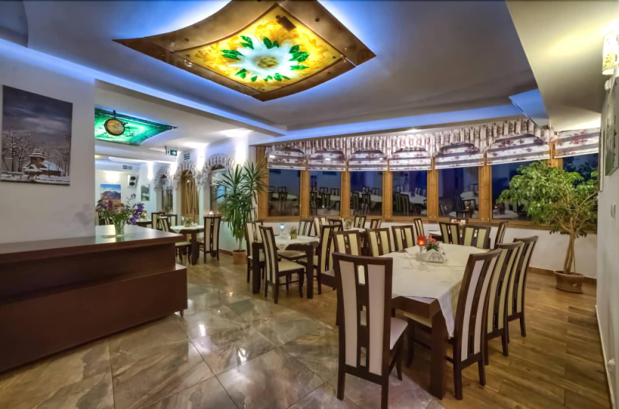 Bar/Salón Montenero Resort & SPA