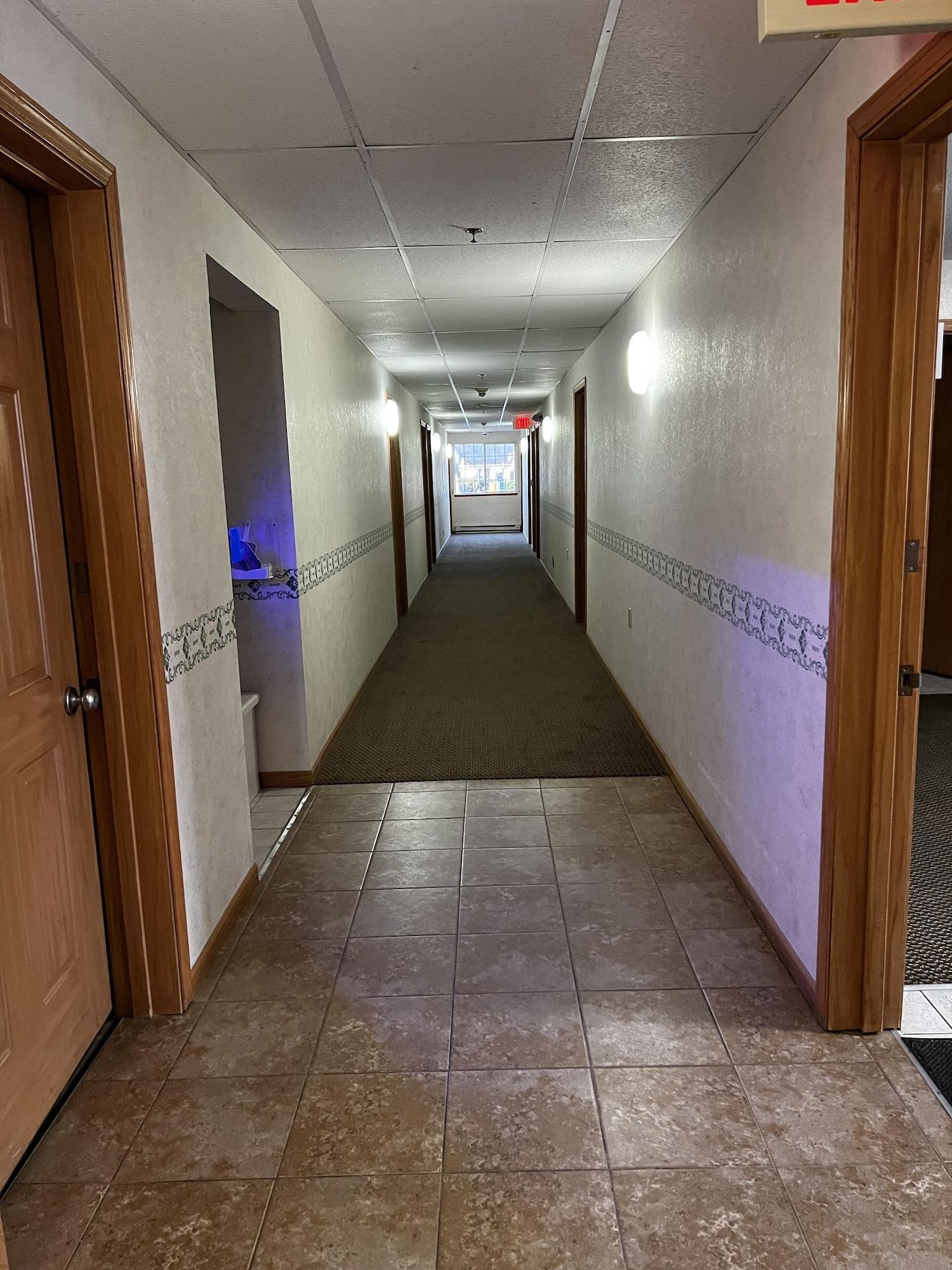 Varios Budget Host Inn & Suites