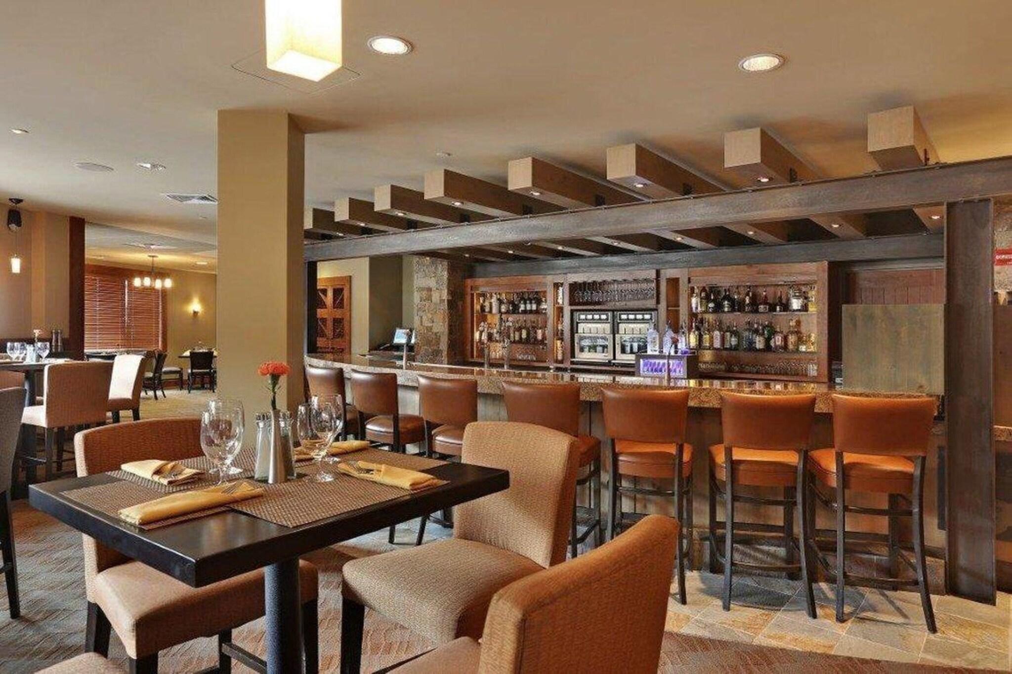 Bar/Salón One Ski Hill Place, A RockResort