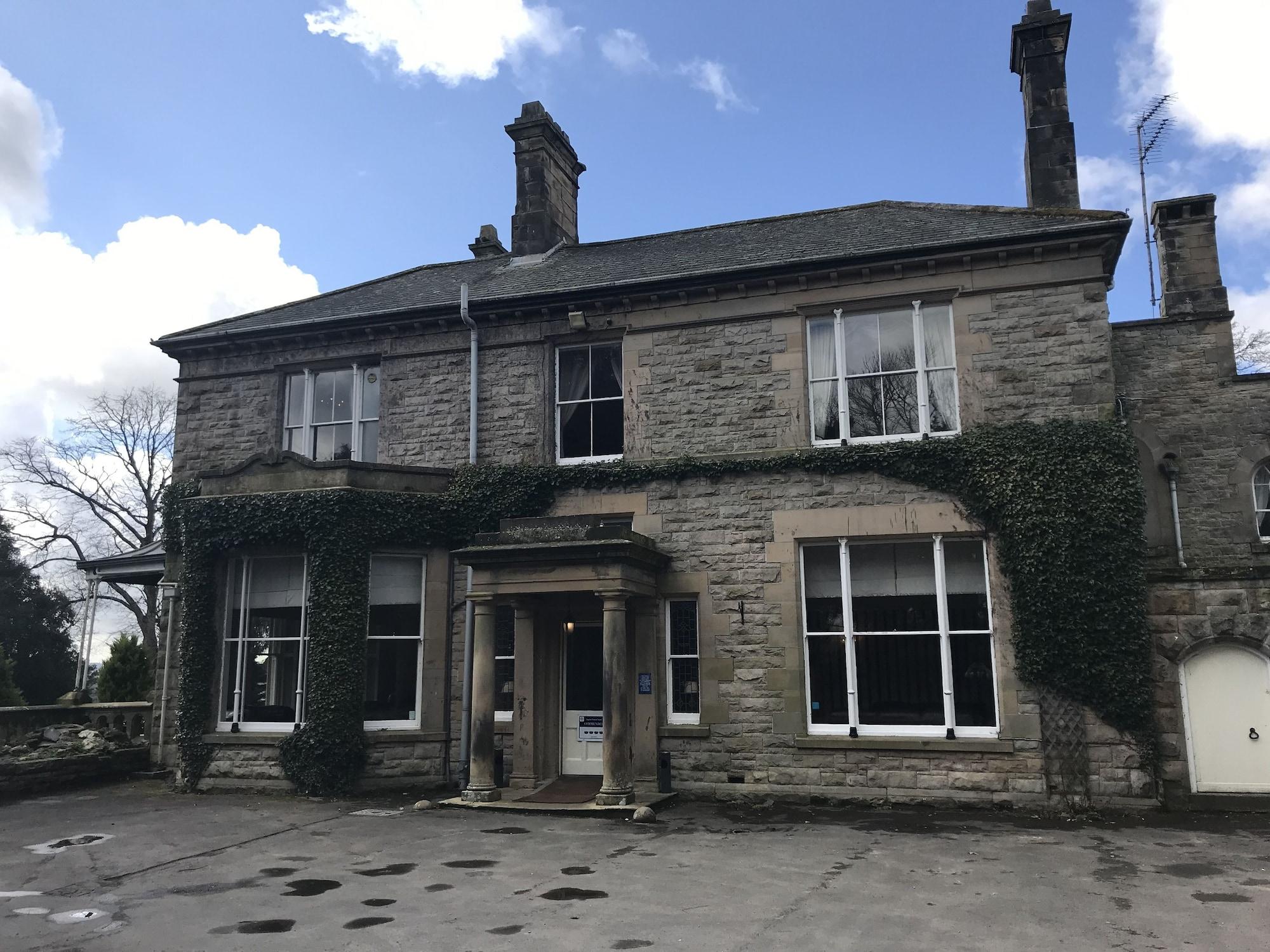 Varios Broughton Craggs Hotel