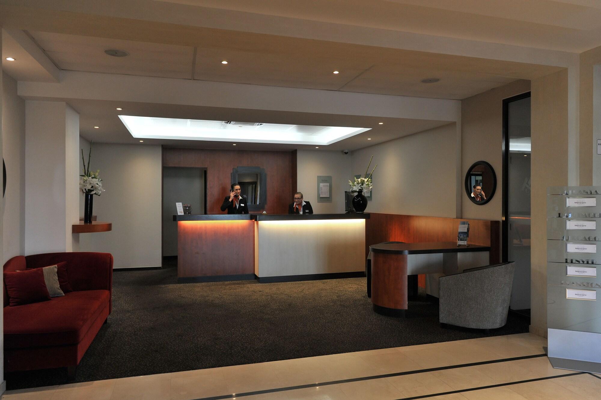 Vista Lobby Mercure Maurepas Saint Quentin