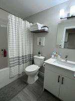 Renta Vacacional - Cozy basement suite near Airport