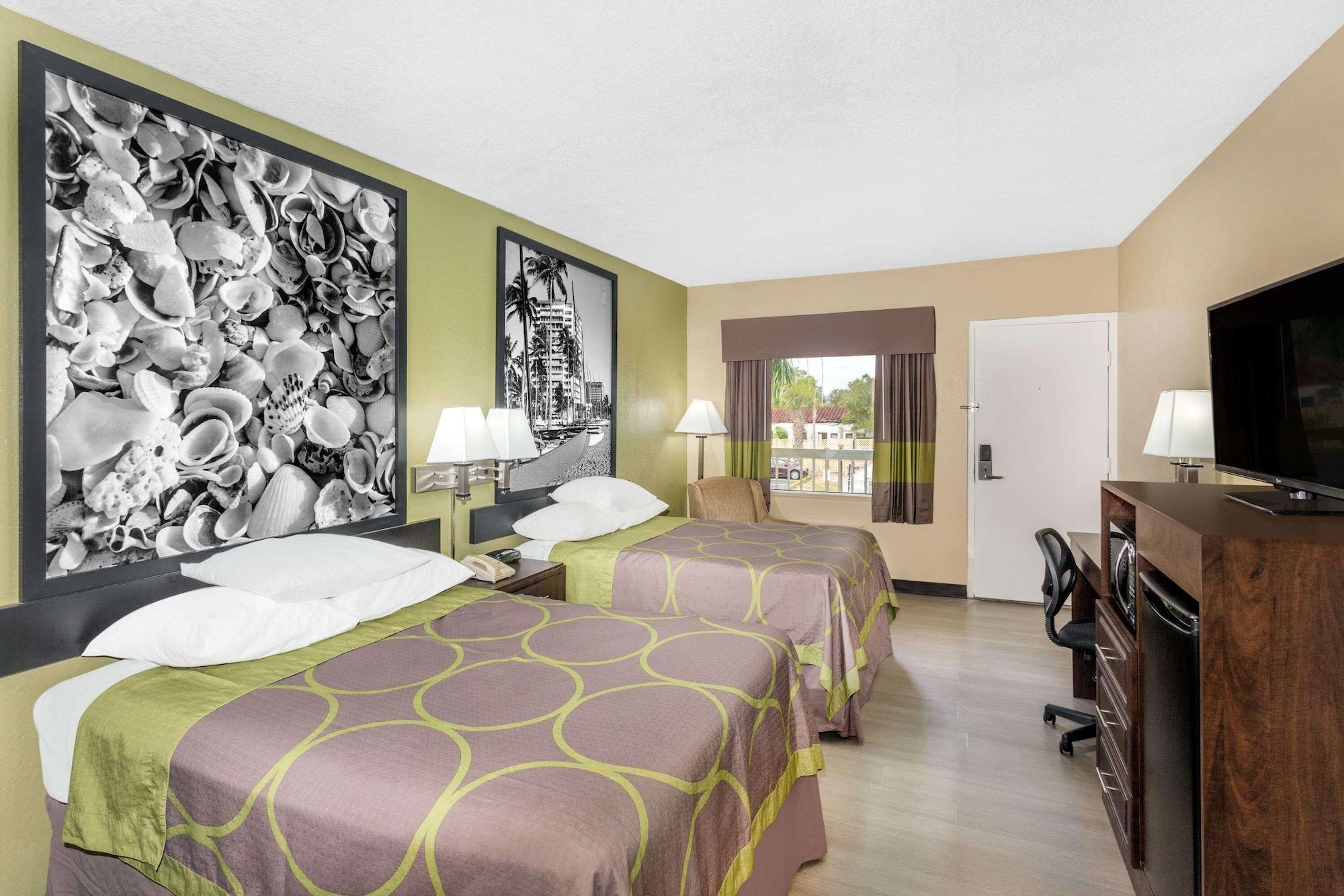 Habitación Super 8 by Wyndham Sarasota Near Siesta Key