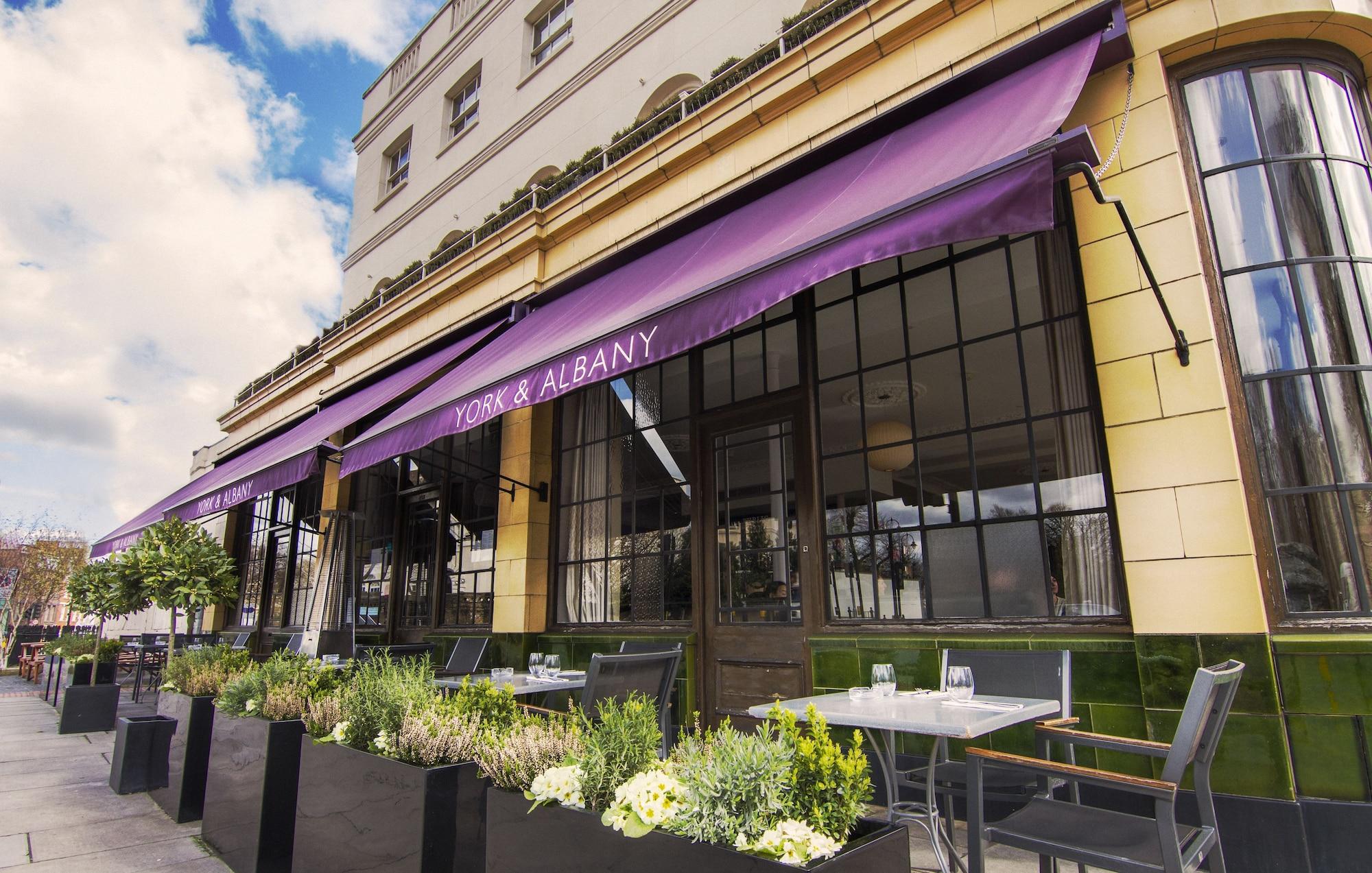 Vista Exterior York & Albany