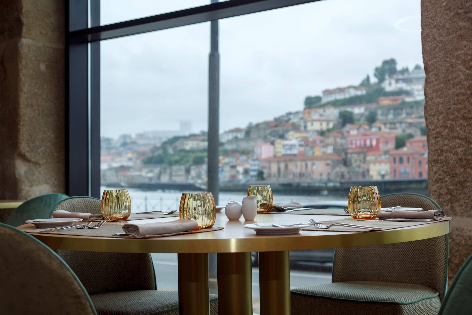 Restaurant Neya Porto Hotel