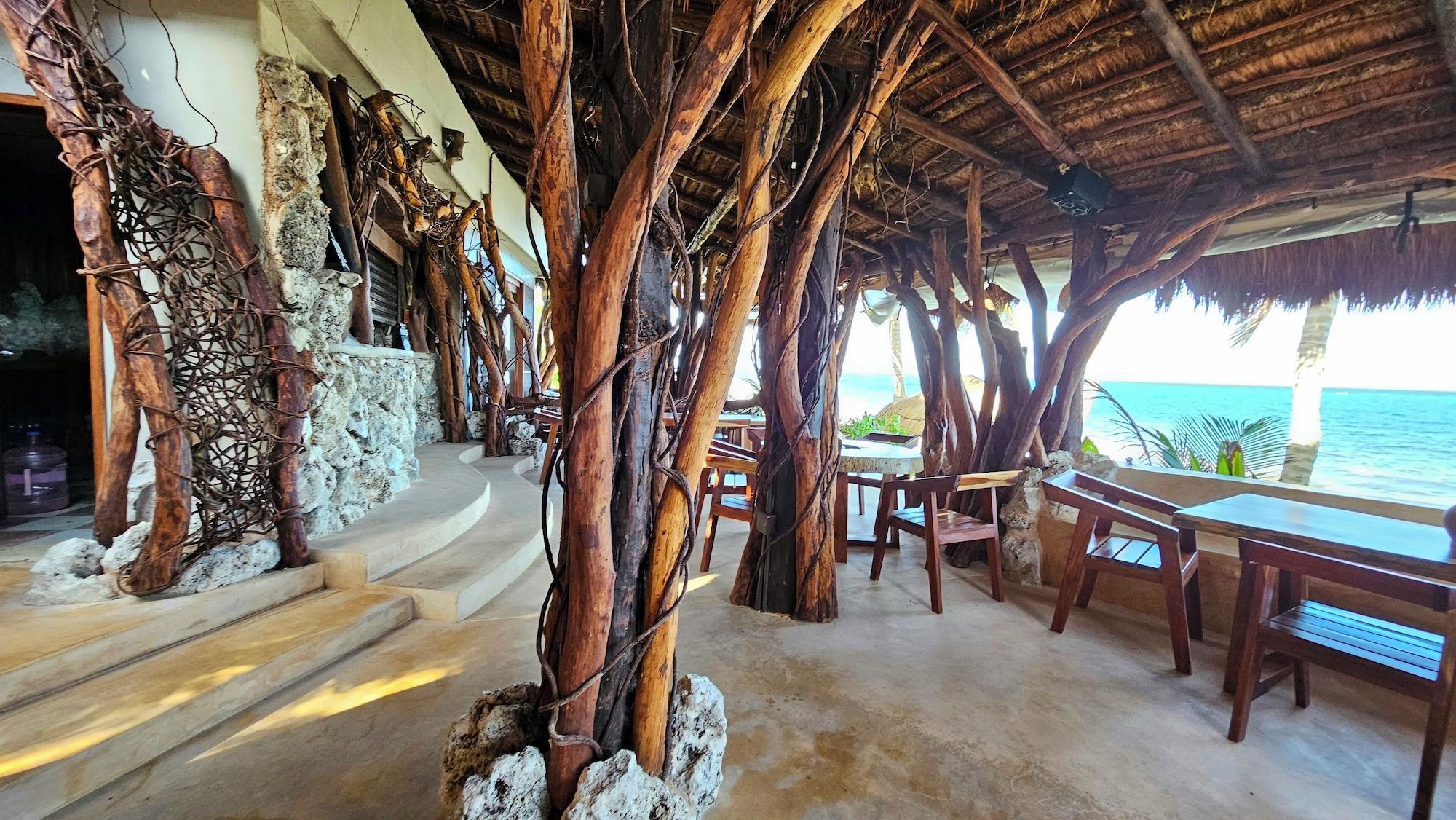 Restaurant Cabañas Playa Condesa Tulum