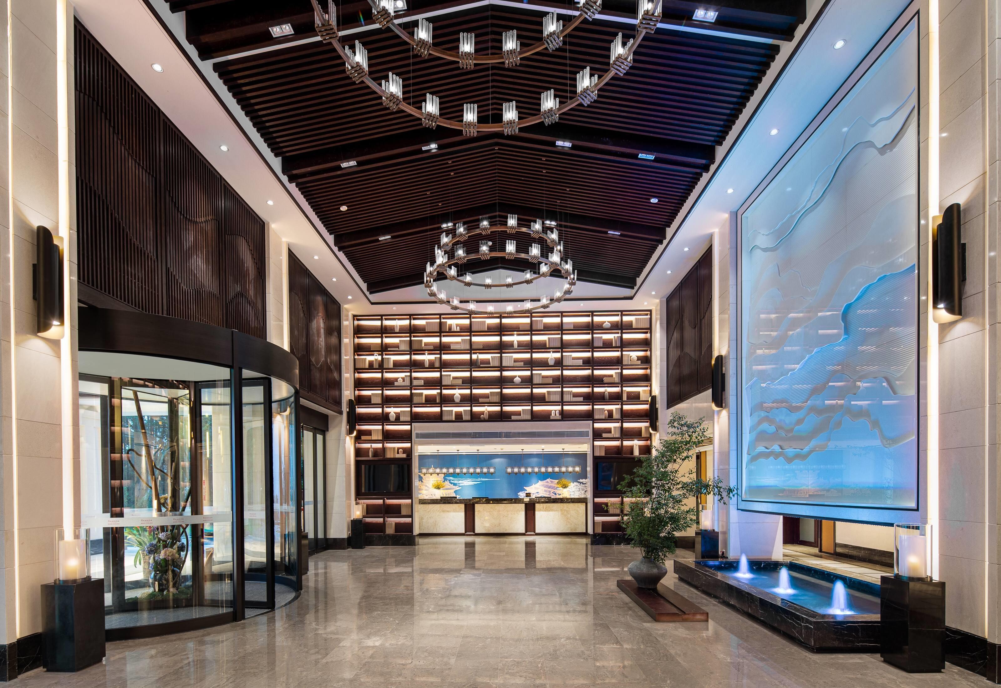 Vista Lobby Ramada by Wyndham Xianning Xishan Mountain