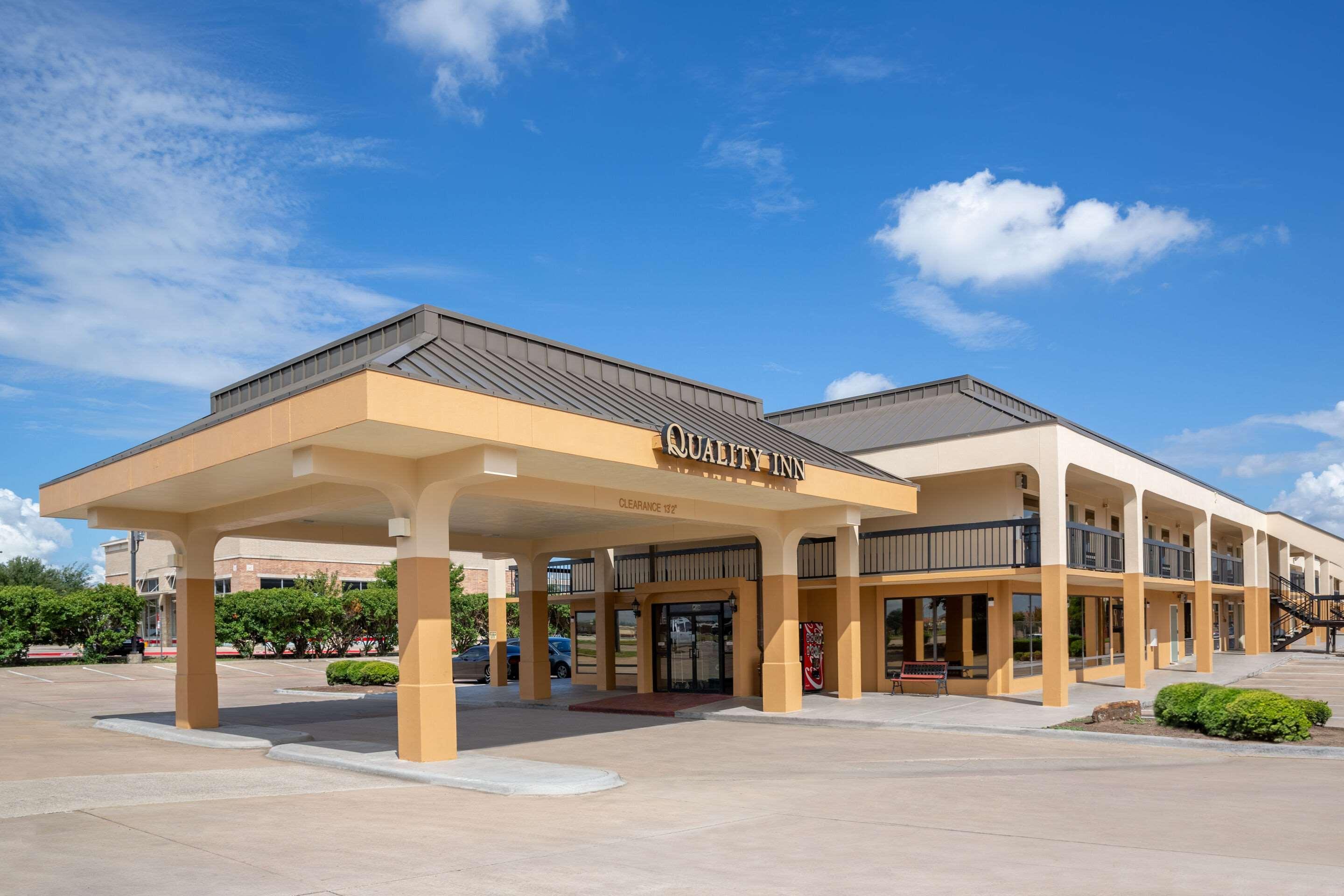 Vista Exterior Quality Inn at Arlington Highlands