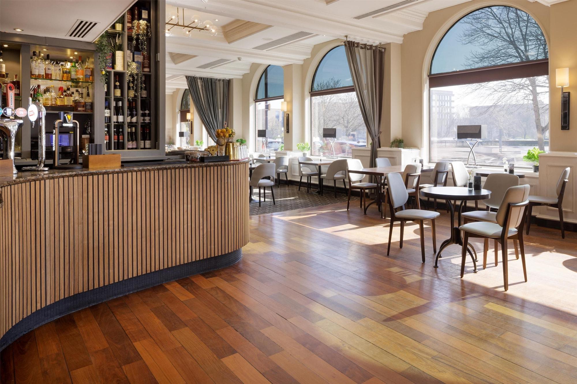 Bar/Salón Hilton York