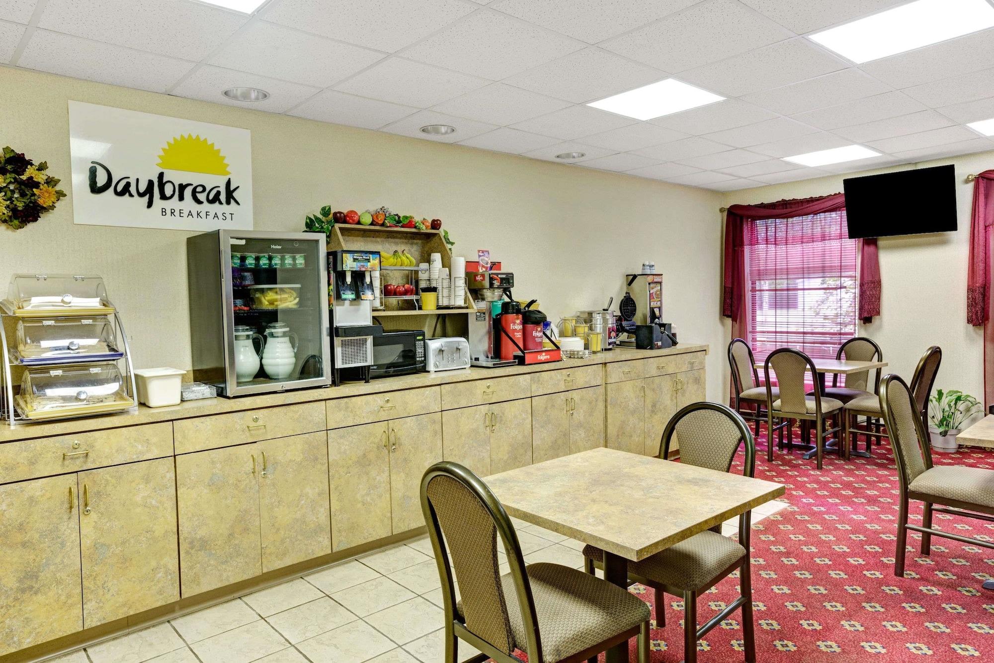 Restaurant Days Inn & Suites by Wyndham Louisville SW