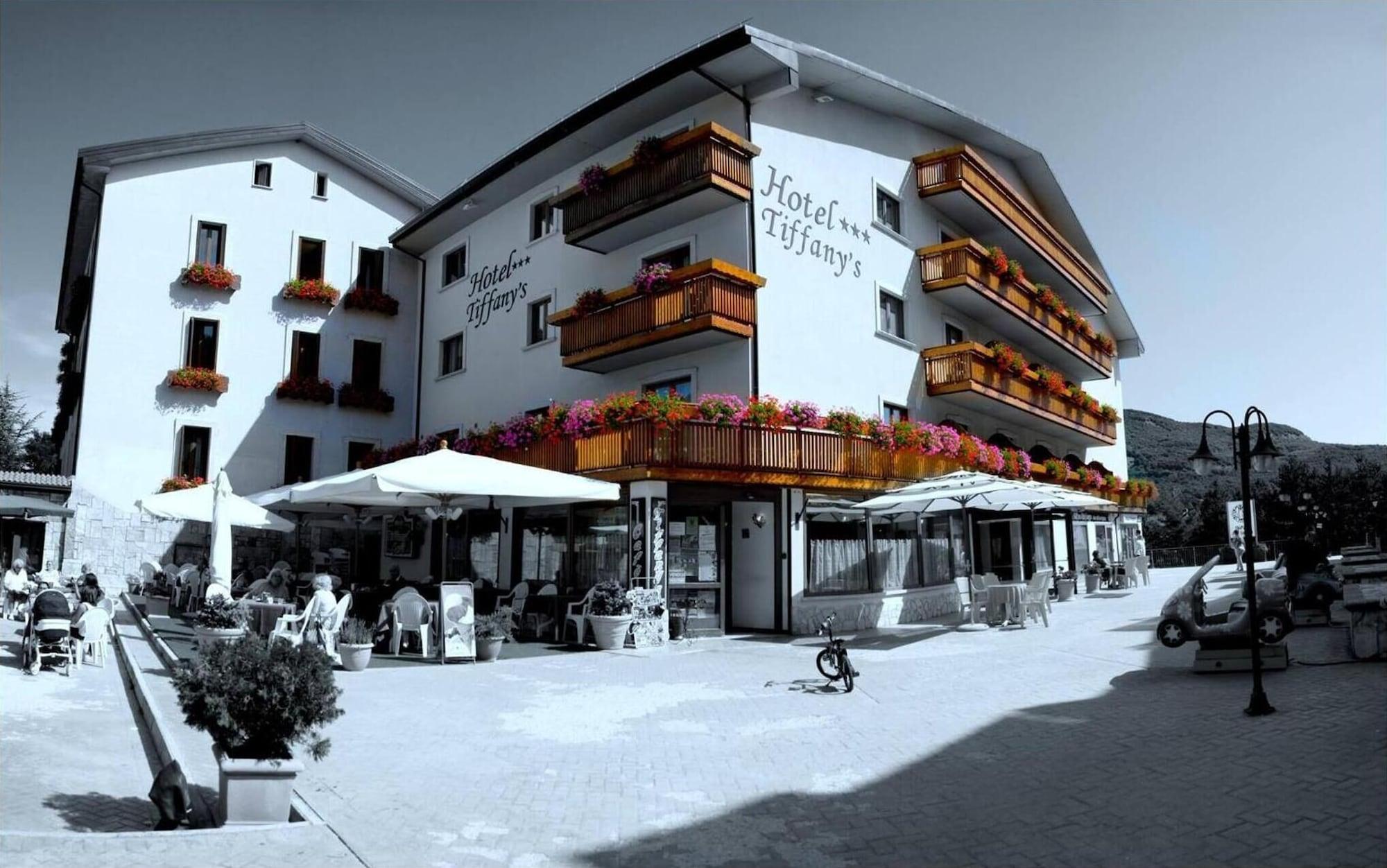 Vista Exterior Hotel Tiffany's