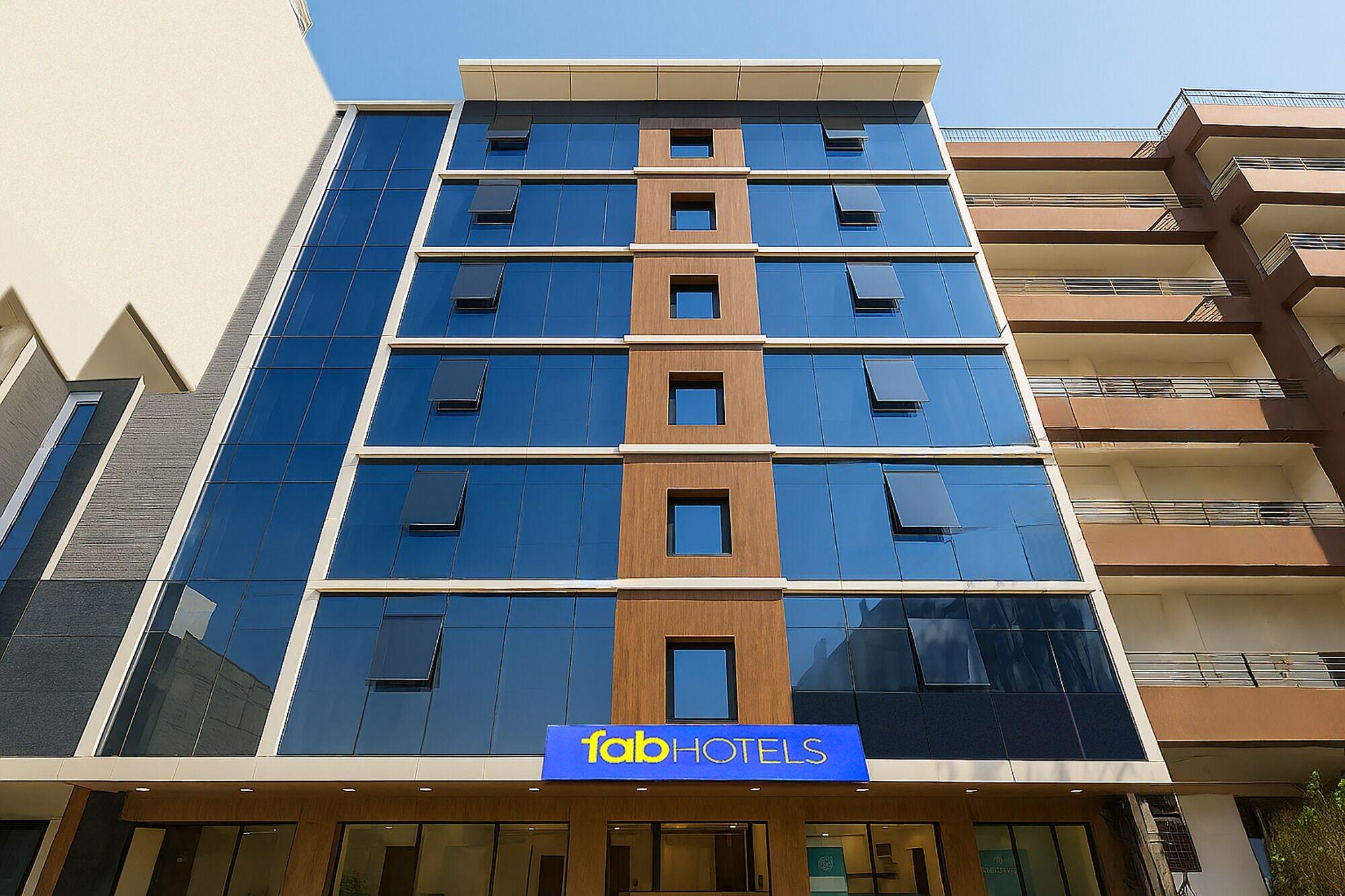 Vista Exterior Fabhotel I Residency