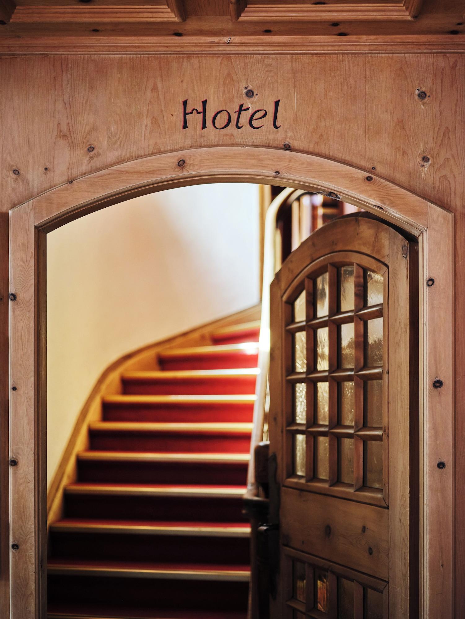 Vista Lobby Hotel Chesa Grischuna