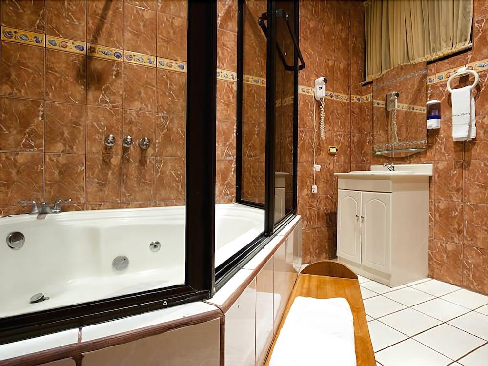 Equipamiento de Habitación Natural Pacific Suites