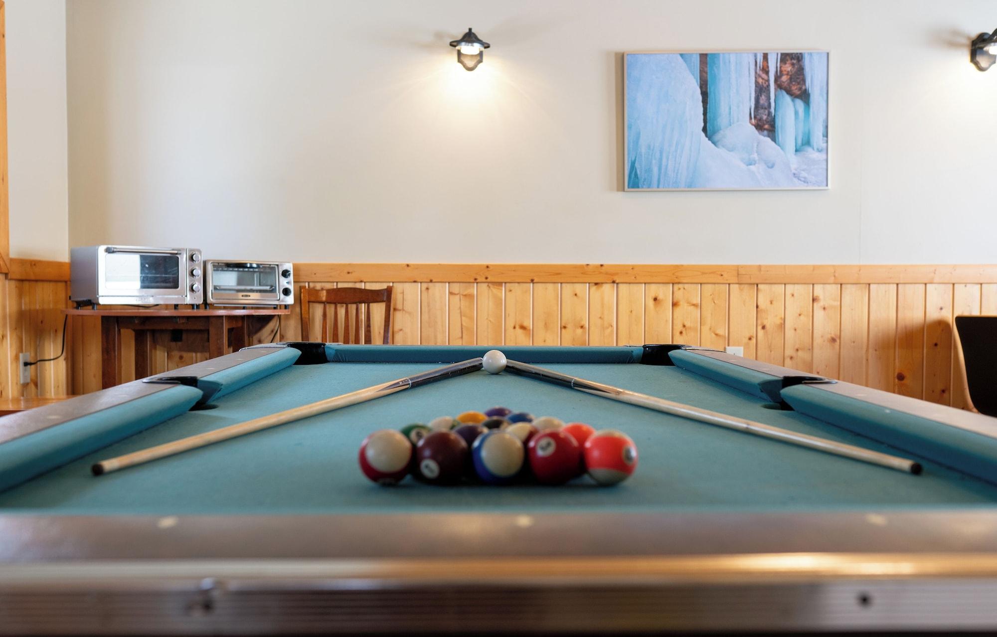 Instalaciones Recreativas Alger Falls Motel