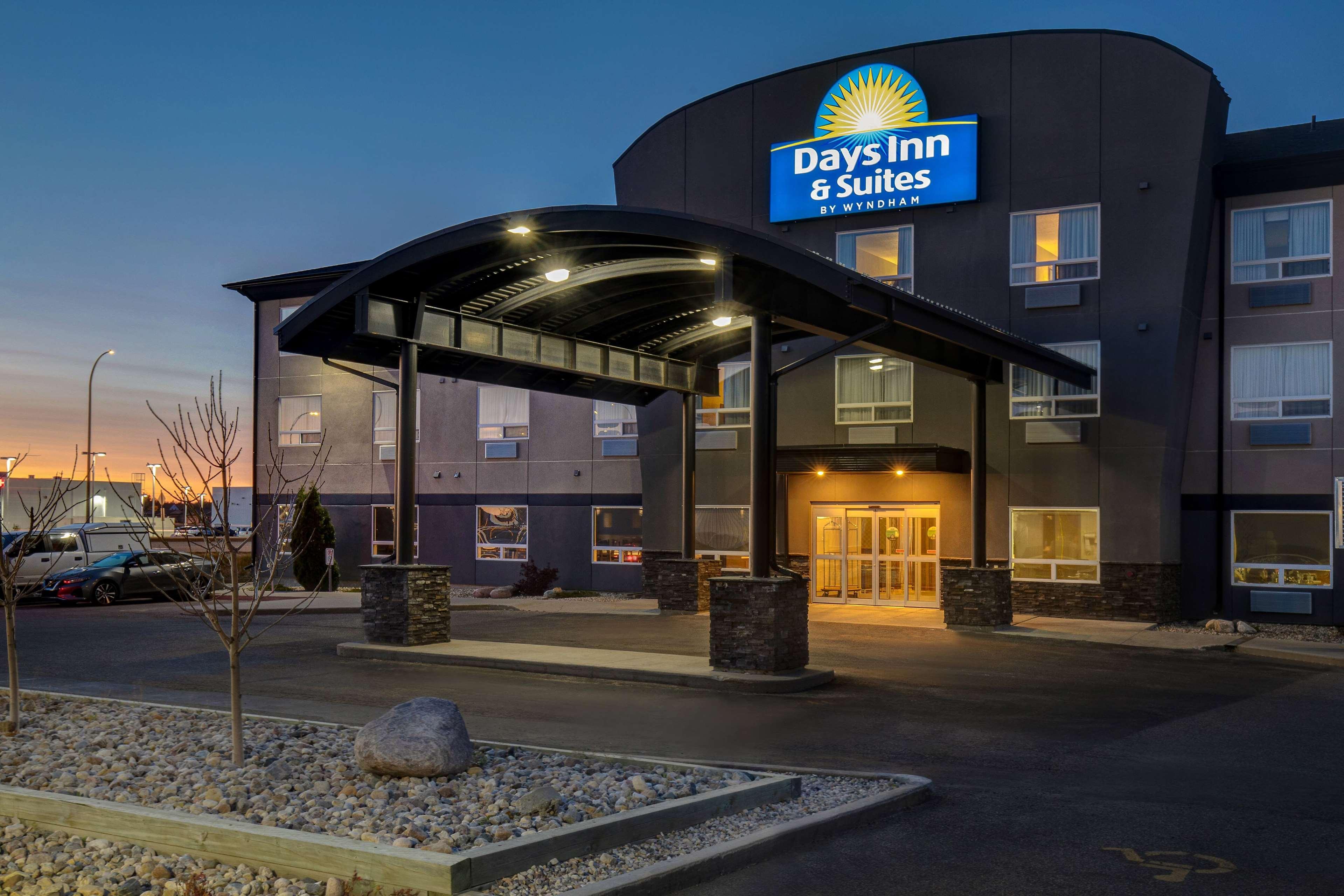Vista Exterior Days Inn & Suites By Wyndham Yorkton