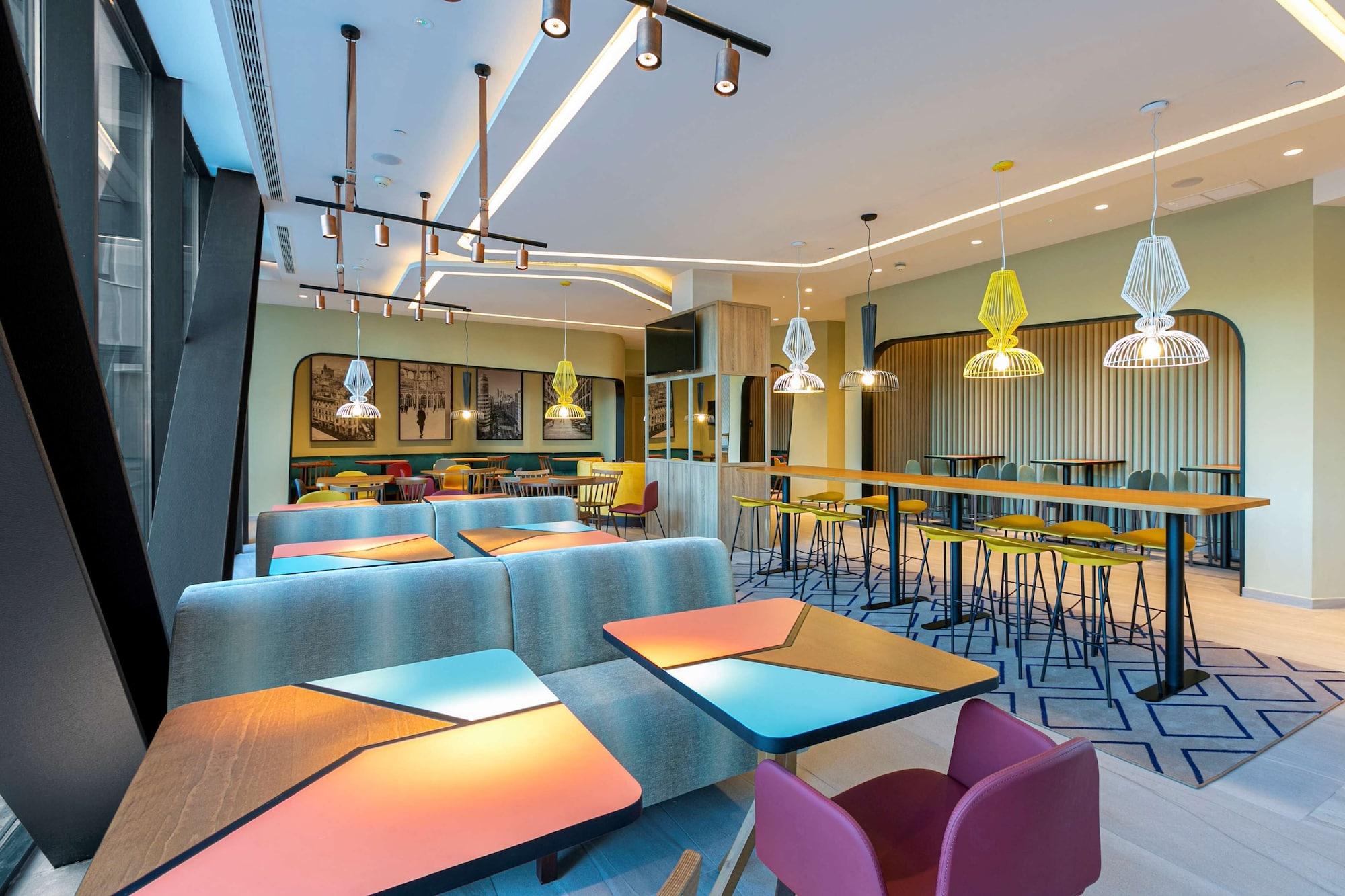 Vista Lobby Hampton by Hilton Alcobendas Madrid