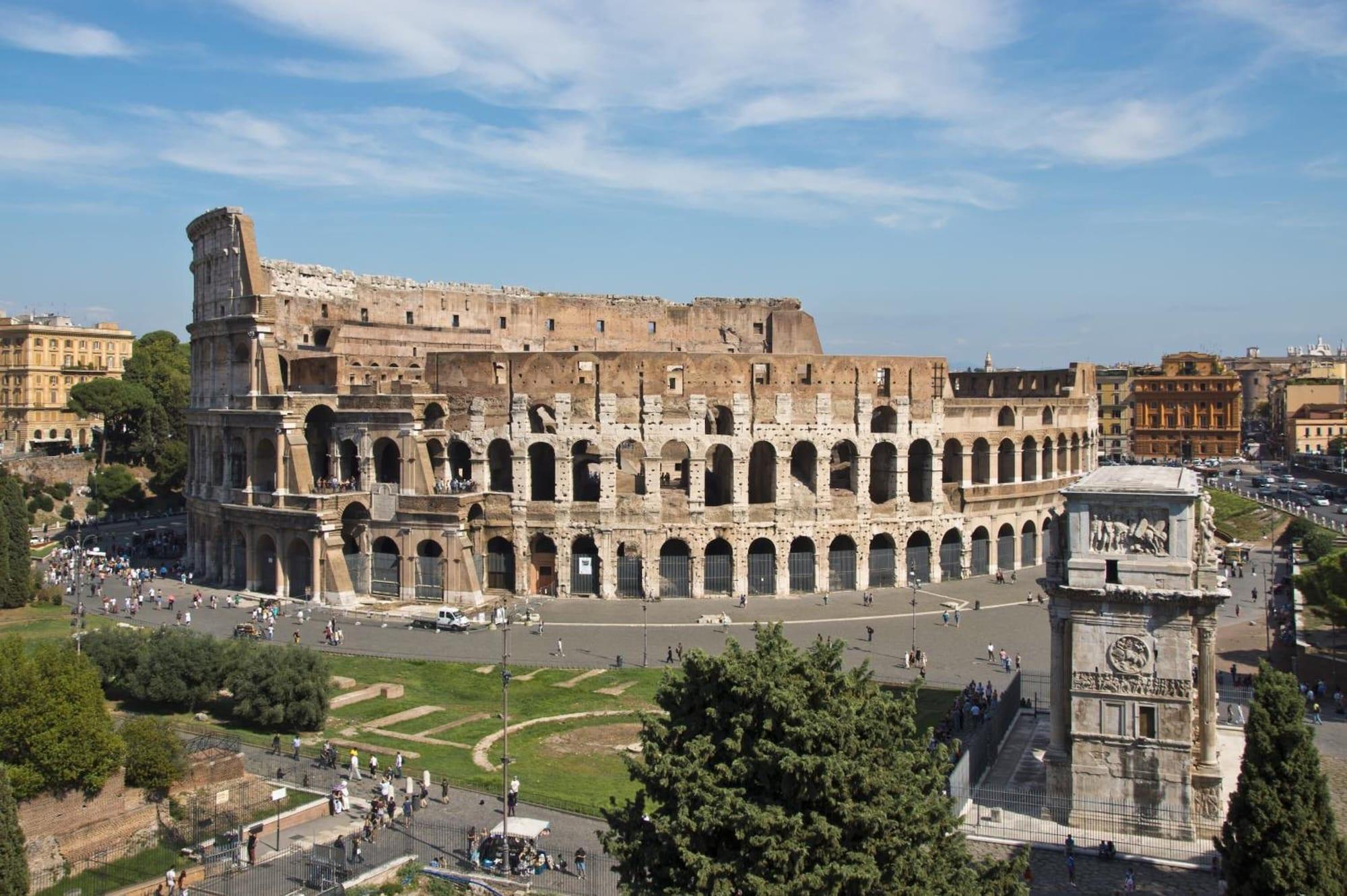 Vista Exterior Bye Bye Roma Pantheon Suite