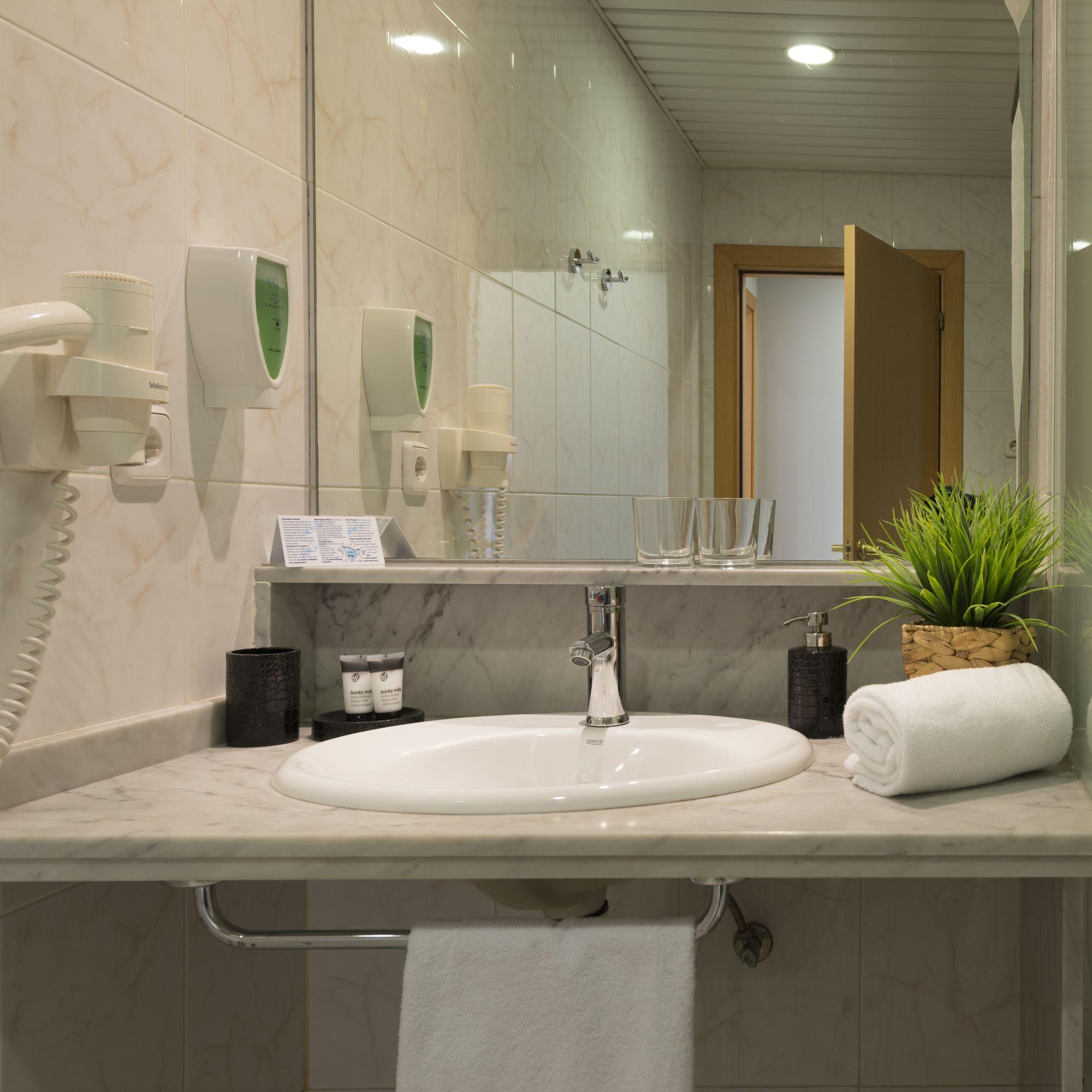 Set de Habitación Alexandra Aparthotel
