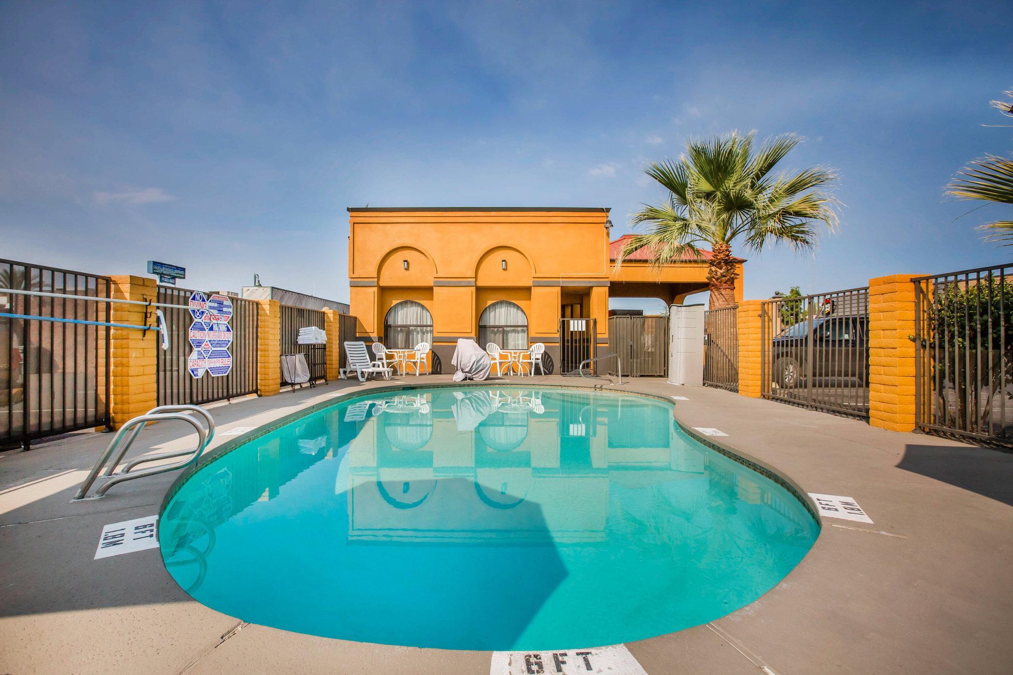 Vista Exterior Quality Inn Redding near I-5