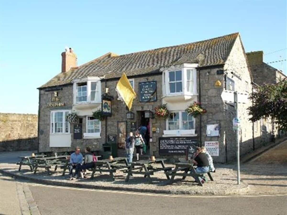 Varios Dolphin Tavern