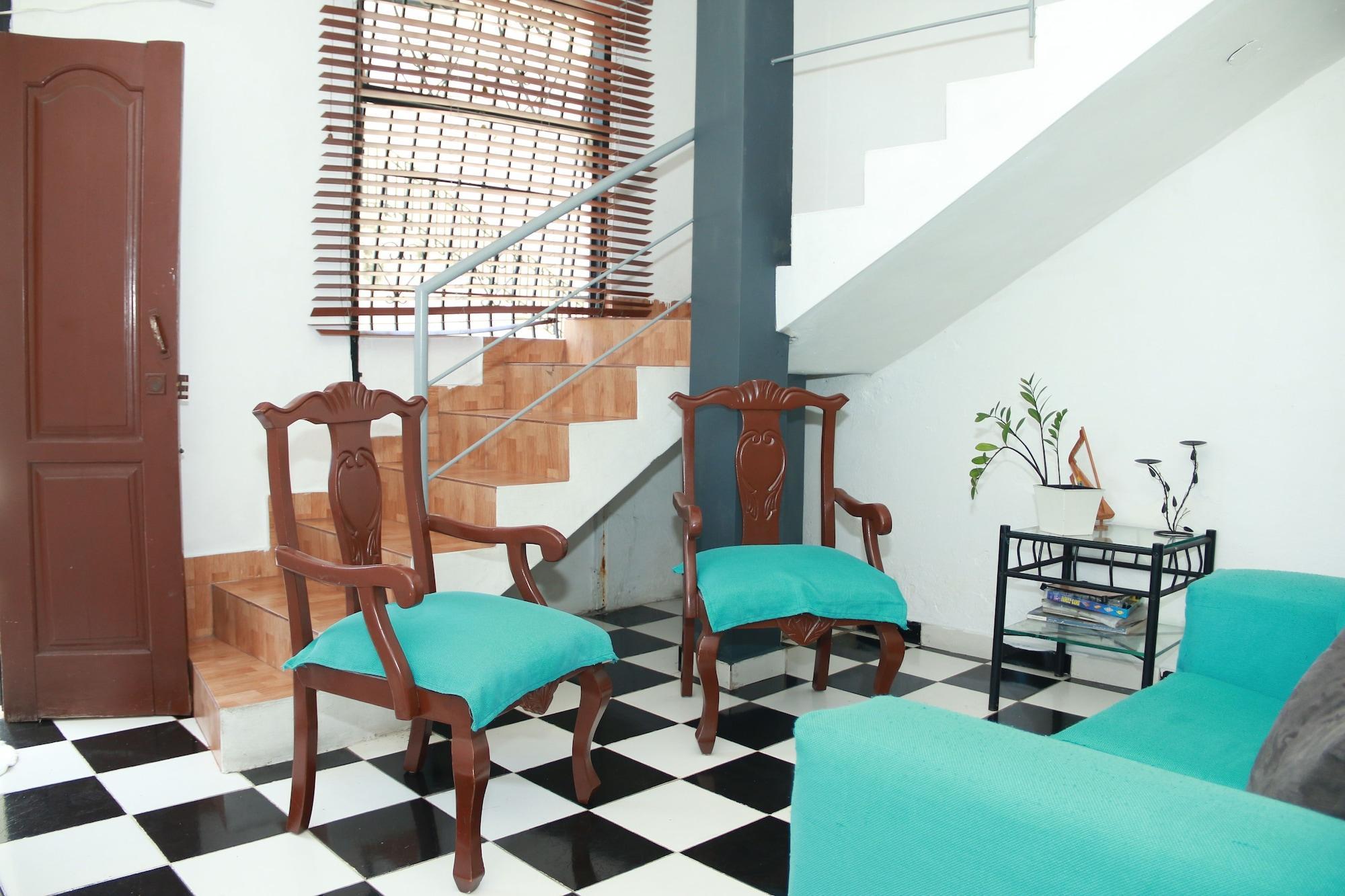 Vista Lobby Aarony House