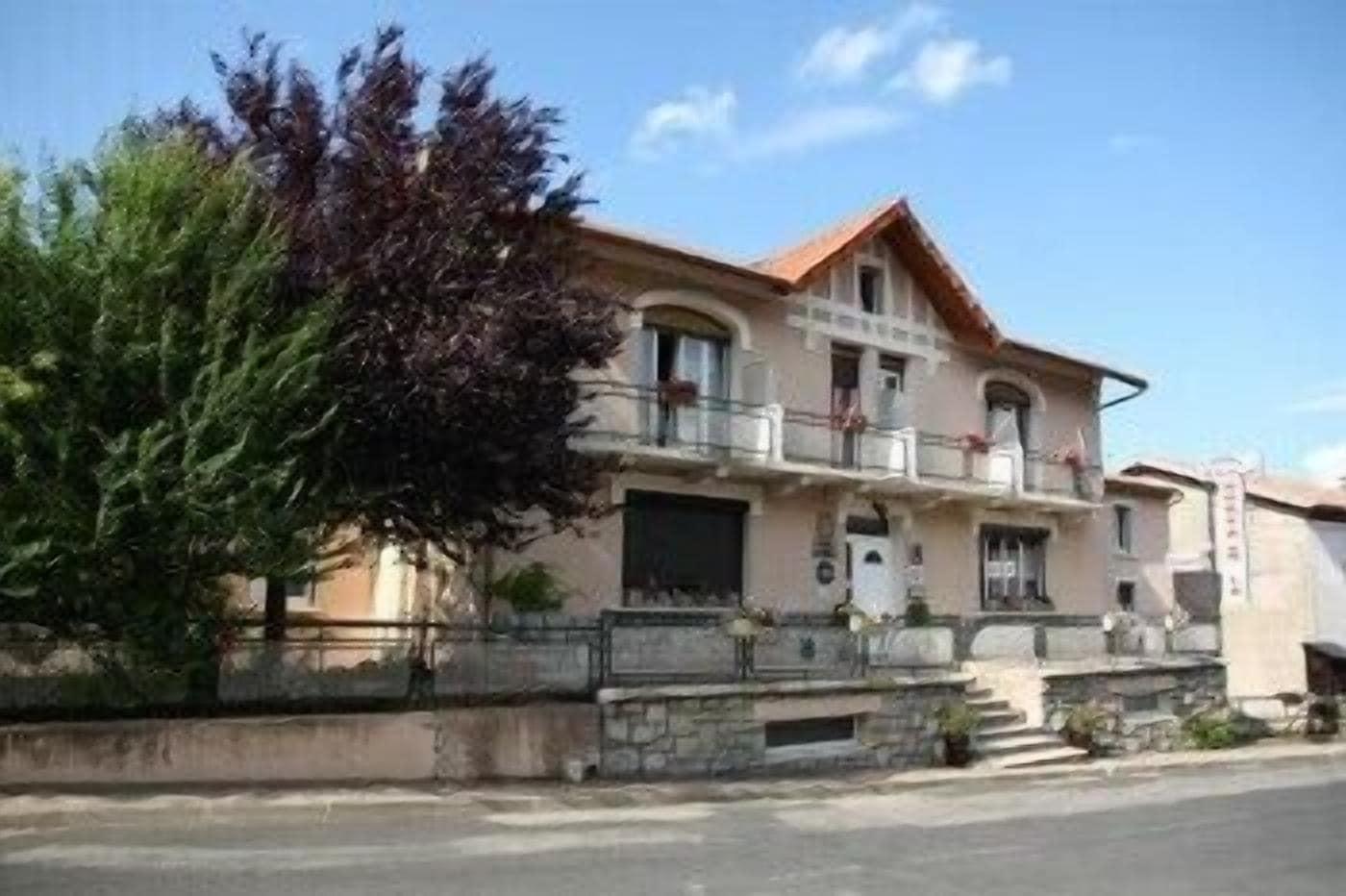 Varios Hotel Bayle